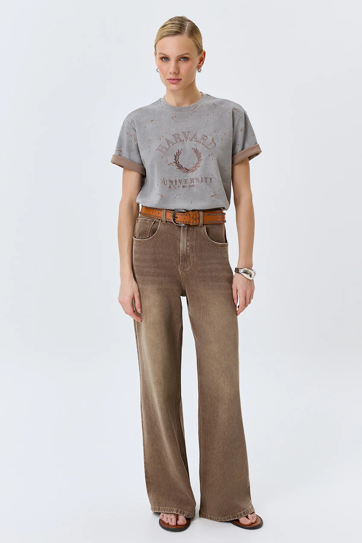 Широкий ремень с декоративными заклепками, M