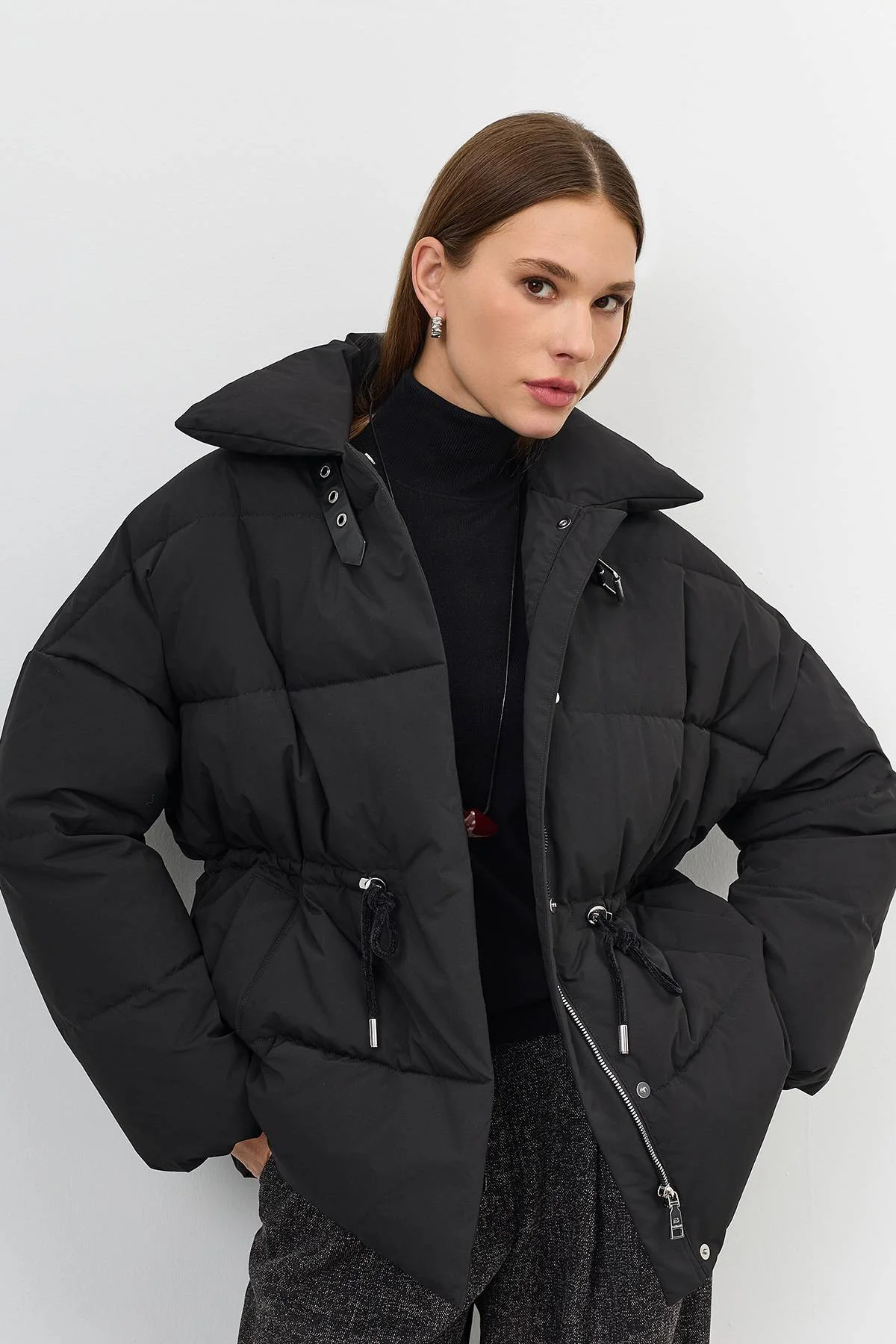 Лимитированная серия приталенная куртка с хлястиком с палантином, 42