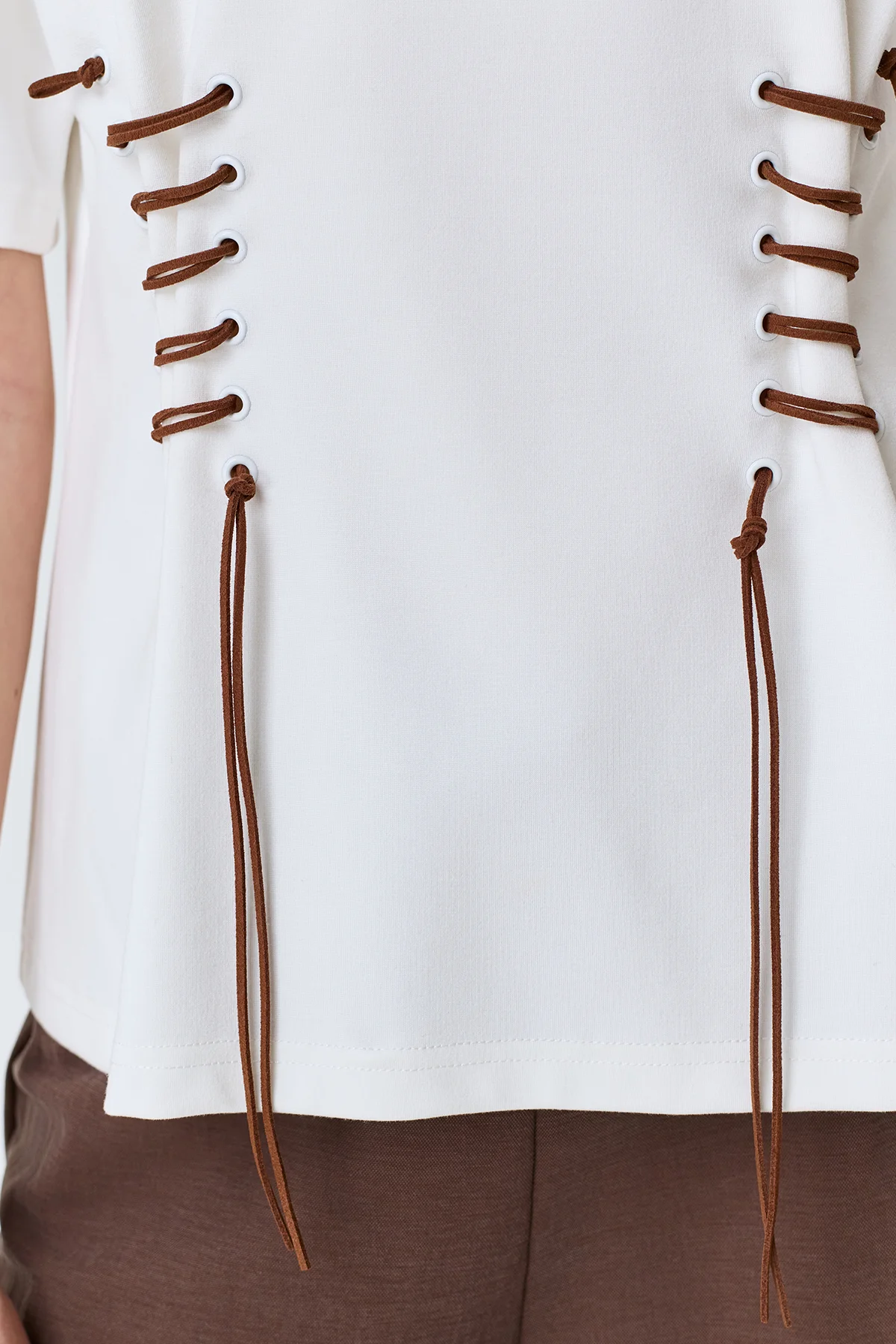 Джемпер с контрастной шнуровкой, 46