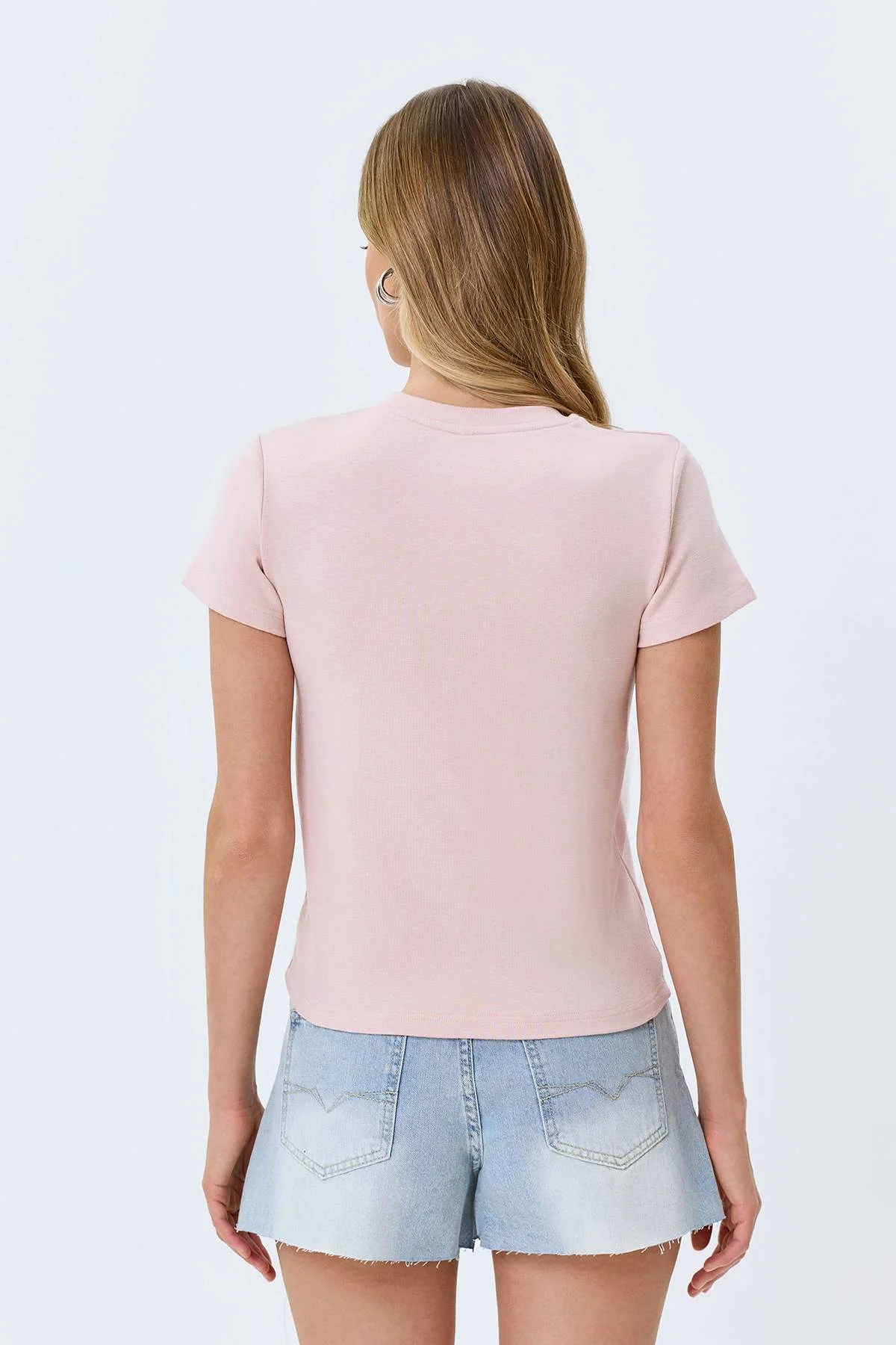 Розовая футболка с вышивкой, 50