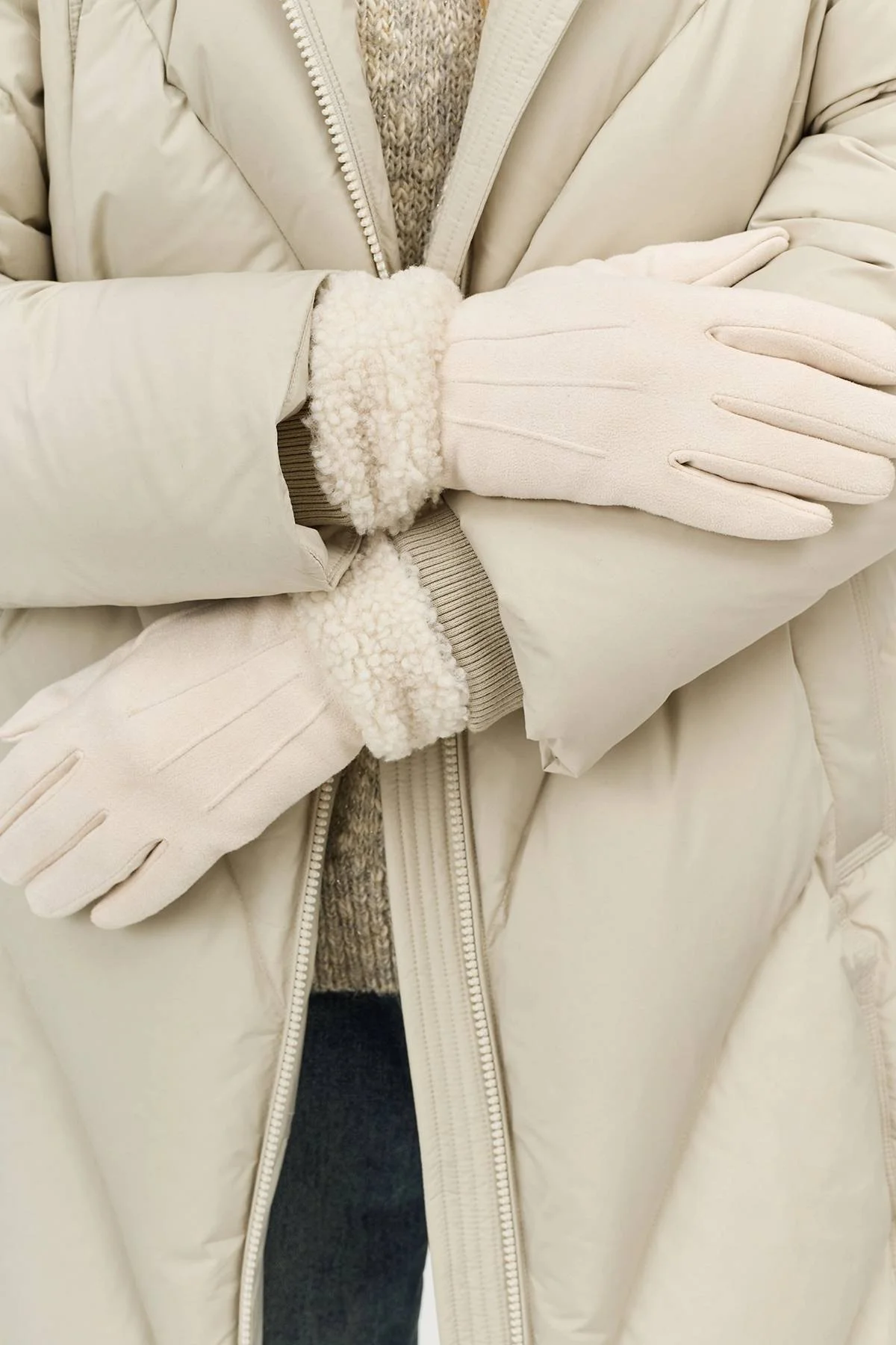 Перчатки с меховой опушкой, One