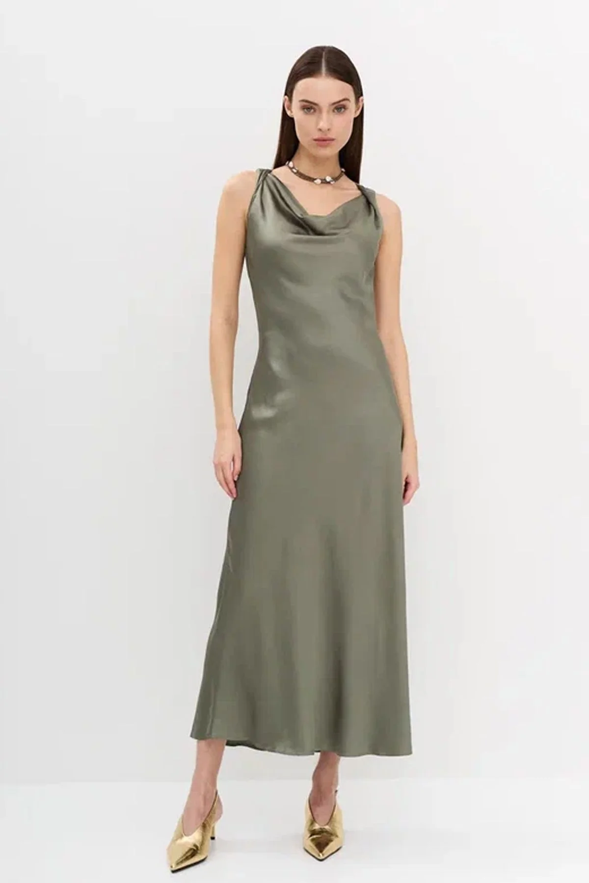 Приталенное платье миди в оливковом цвете, 50р
