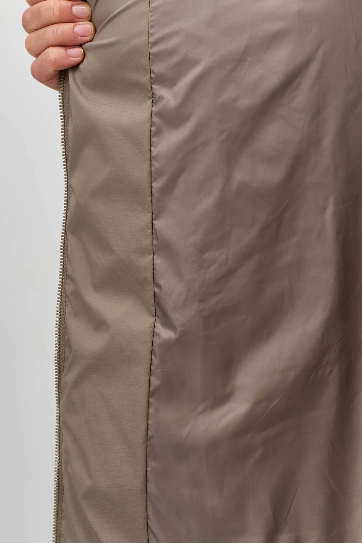 Лимитированная серия бежевое теплое пальто с квадратной стежкой с палантином, 48