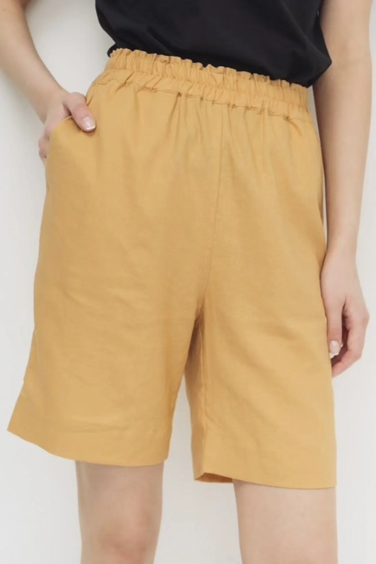 Шорты в цвете охра с эластичной резинкой на поясе, 44р