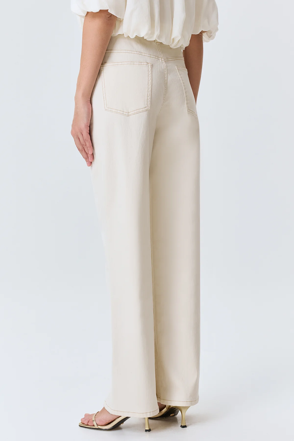 Прямые джинсы с металлическим декором, 46