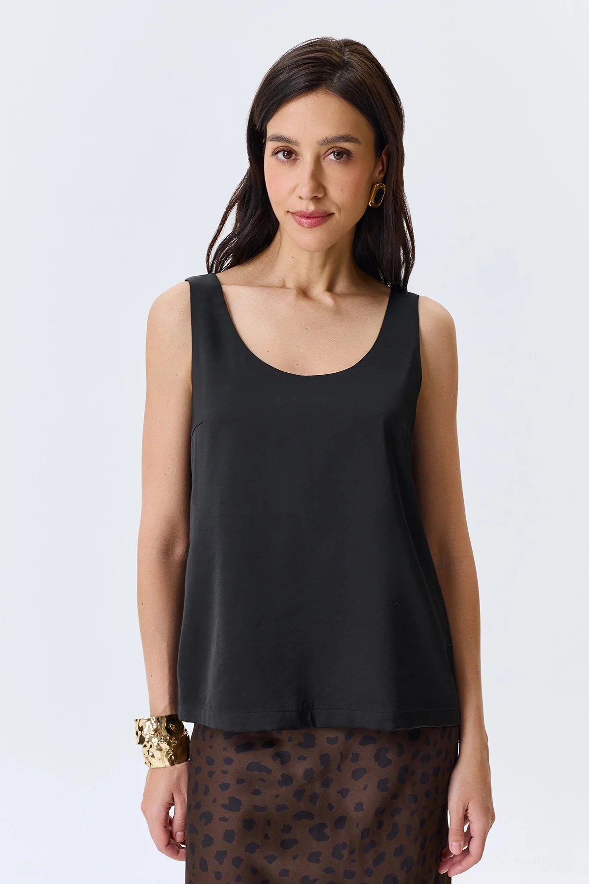 Черный свободный сатиновый топ, 48