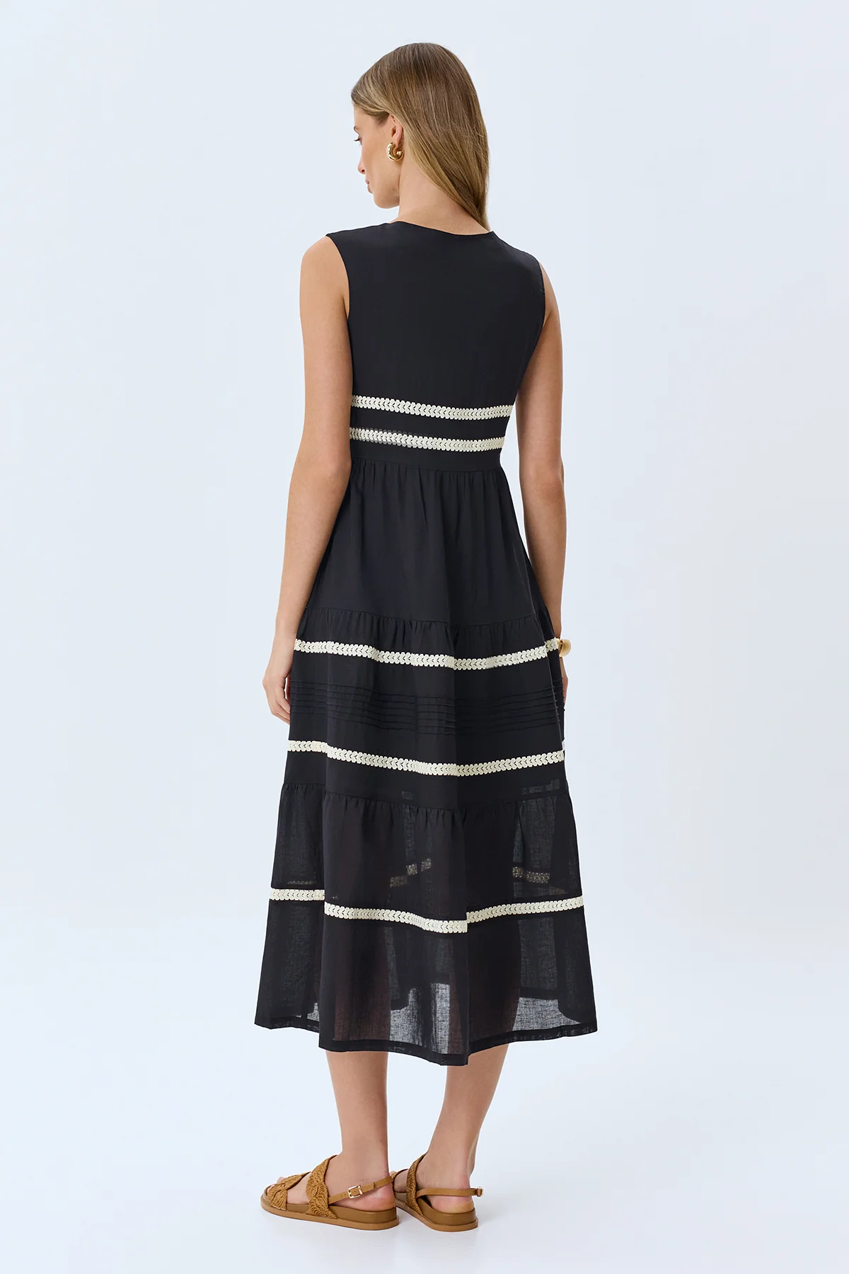 Платье из тенселя с ярусными оборками, 52