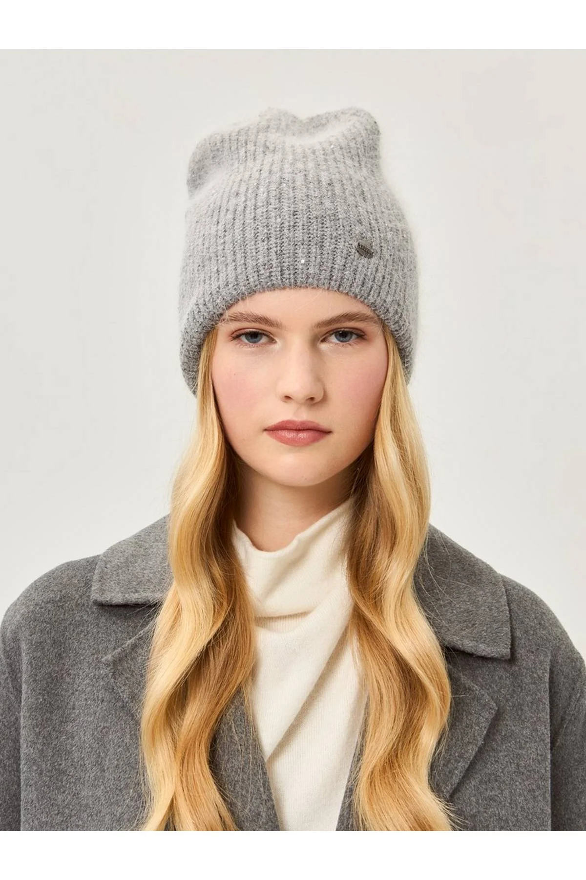 Шапка серая, One