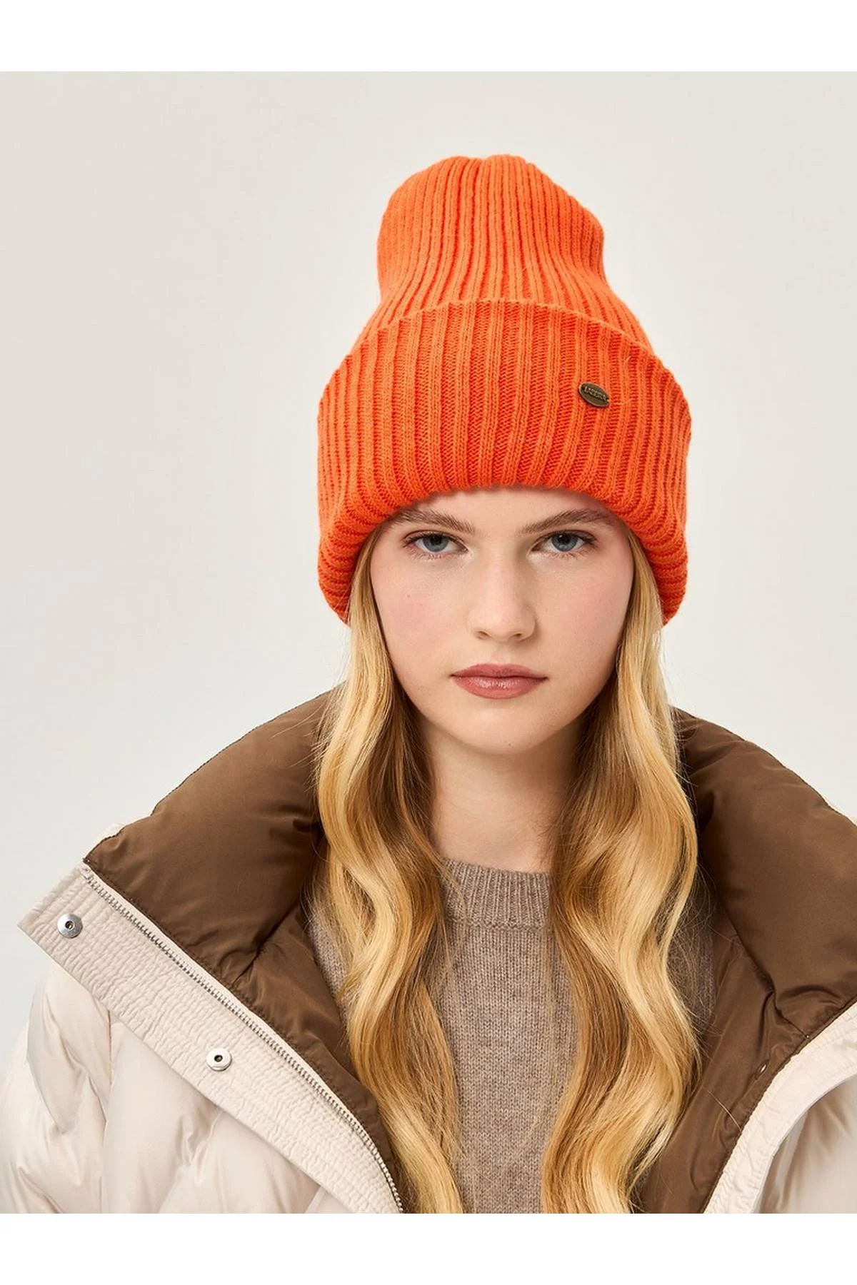 Шапка оранжевая, One