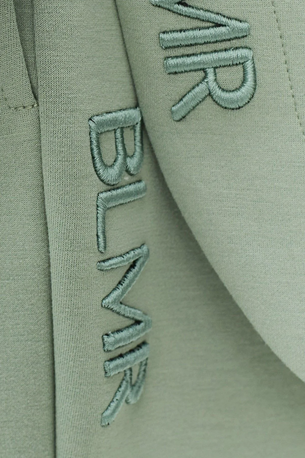 Брюки с брендированной вышивкой и резинкой на талии, 52р