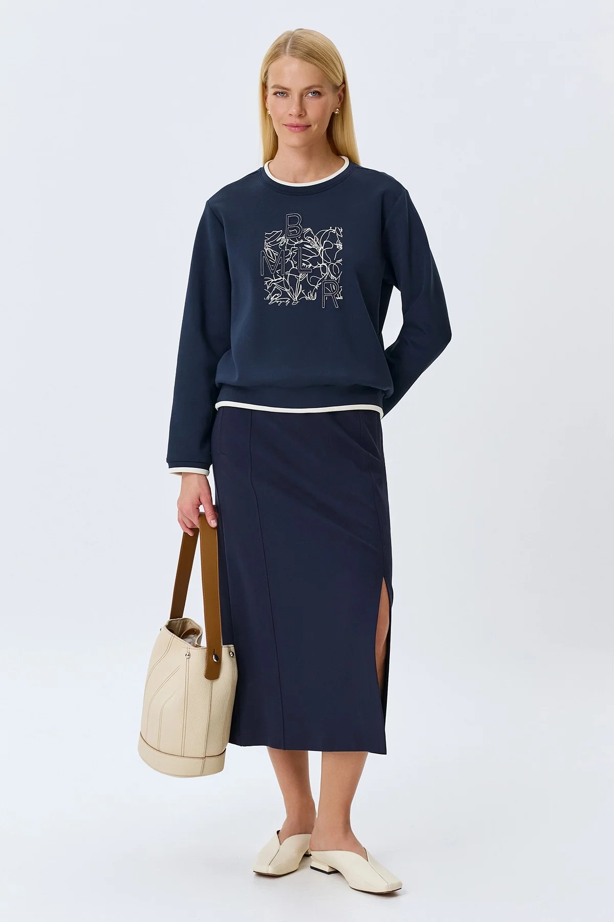 Свитшот с графичным принтом, 40