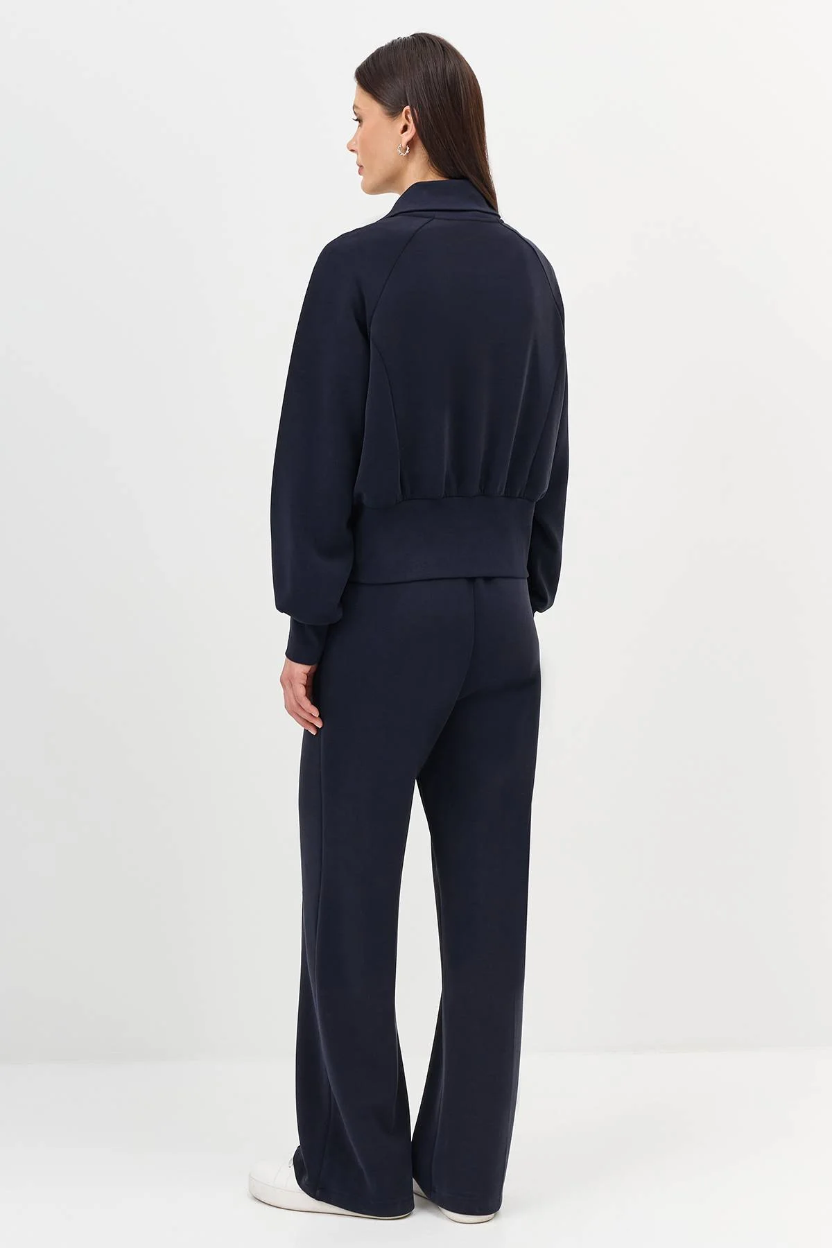 Лимитированная серия бомбер с высоким воротником и палантином, 40