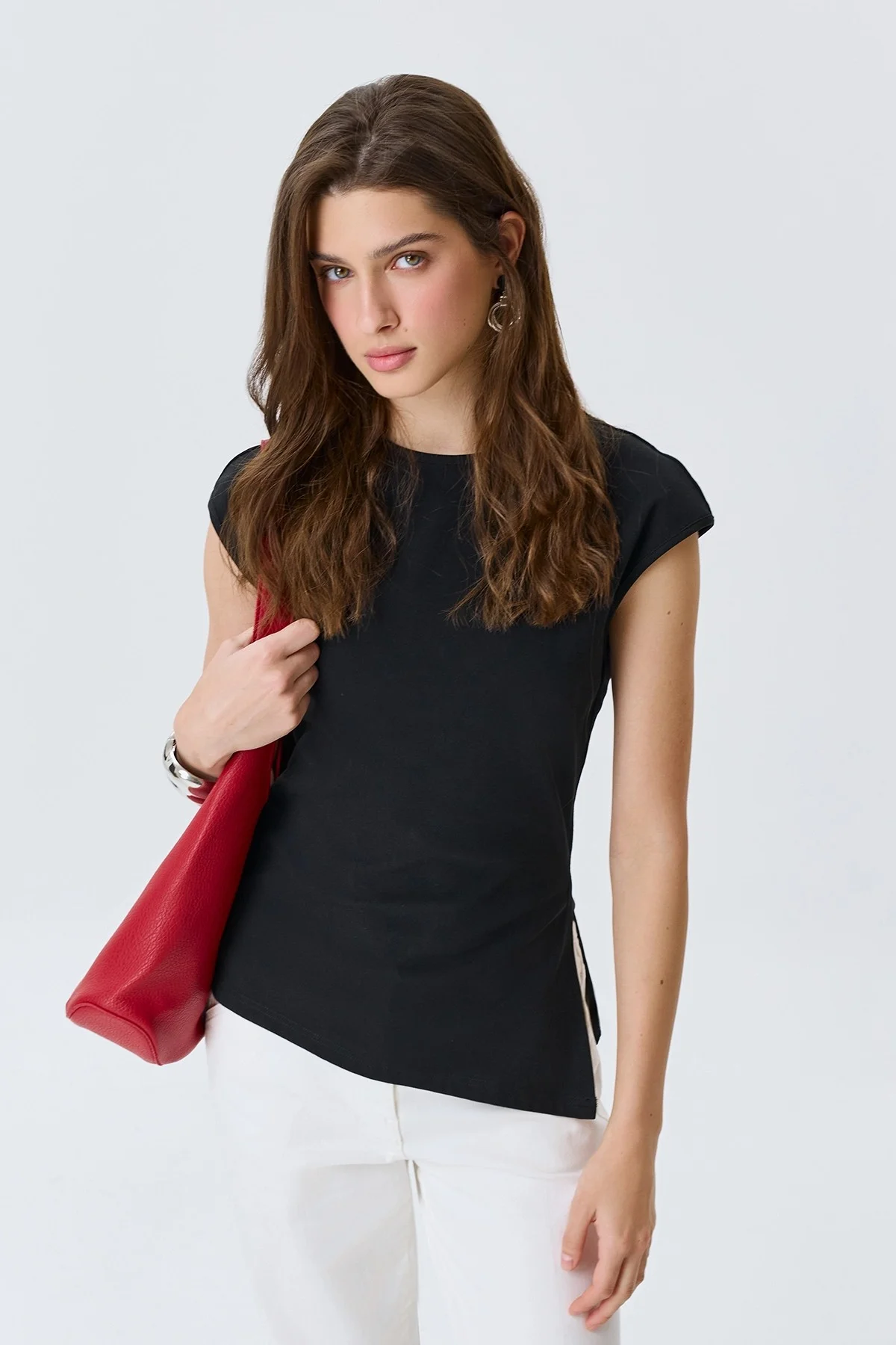 Асимметричный черный топ с высоким разрезом, 44