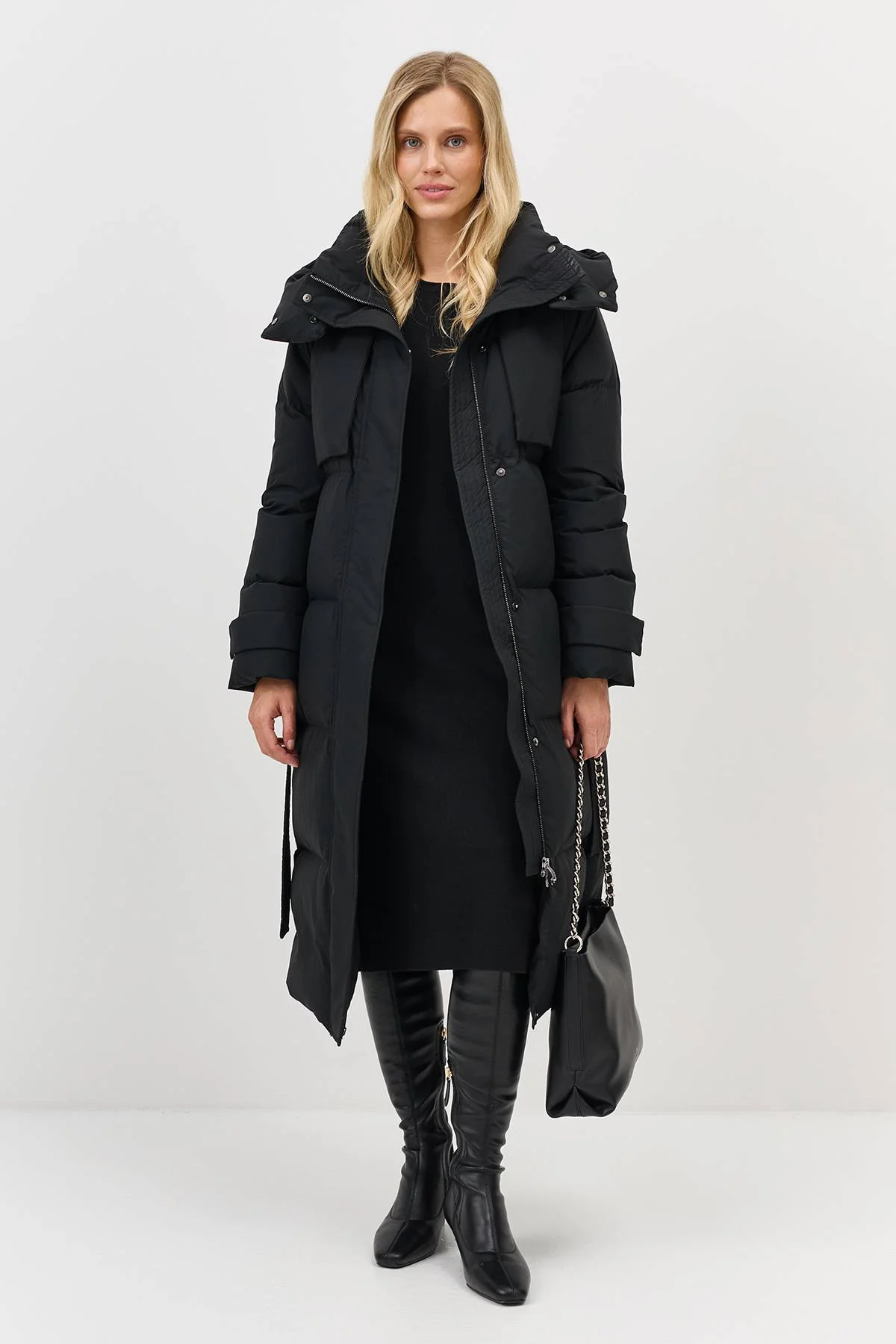 Лимитированная серия Приталенный пуховик со съемным капюшономс палантином, 40