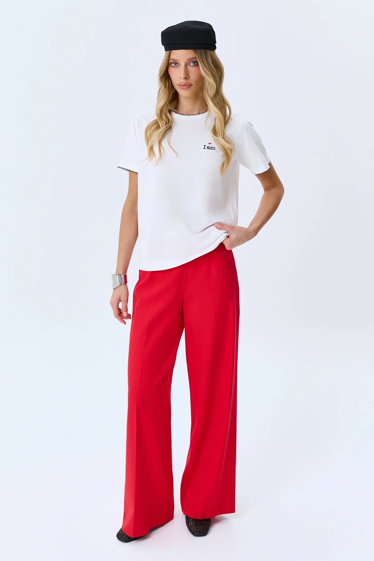 Футболка из тенселя с деликатной вышивкой, 48