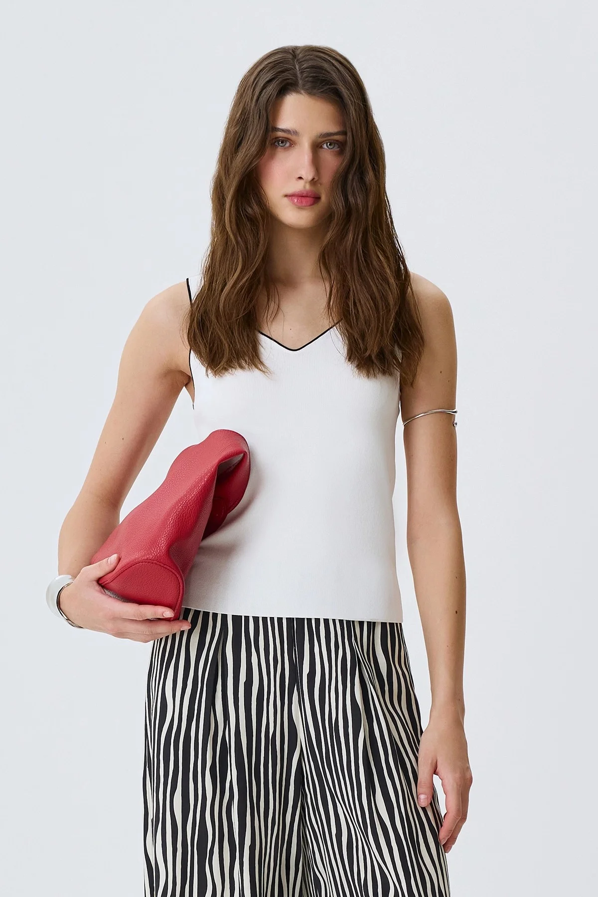 Топ из вискозы с контрастным кантом, 46