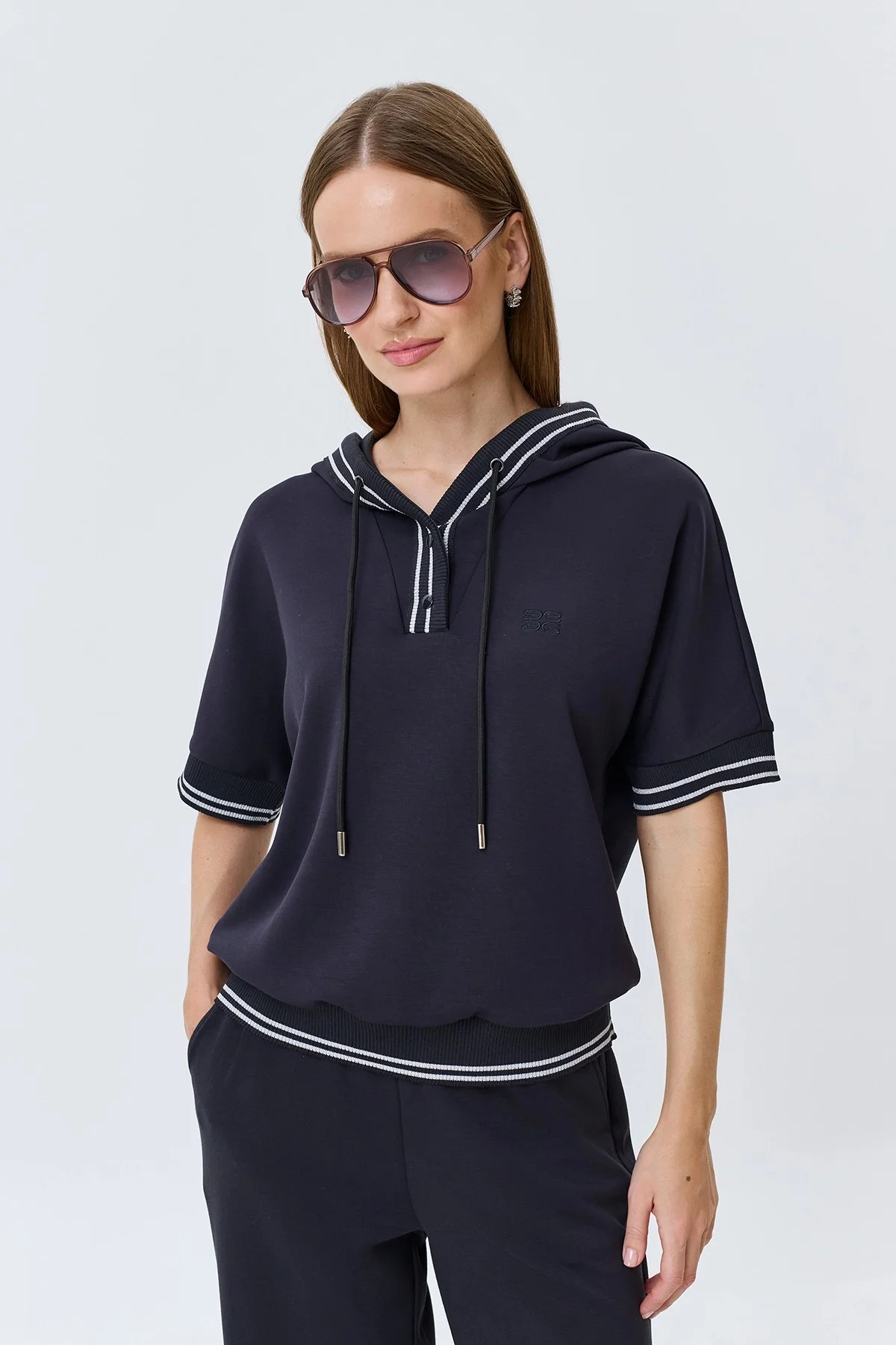 Трикотажный джемпер с капюшоном, 44