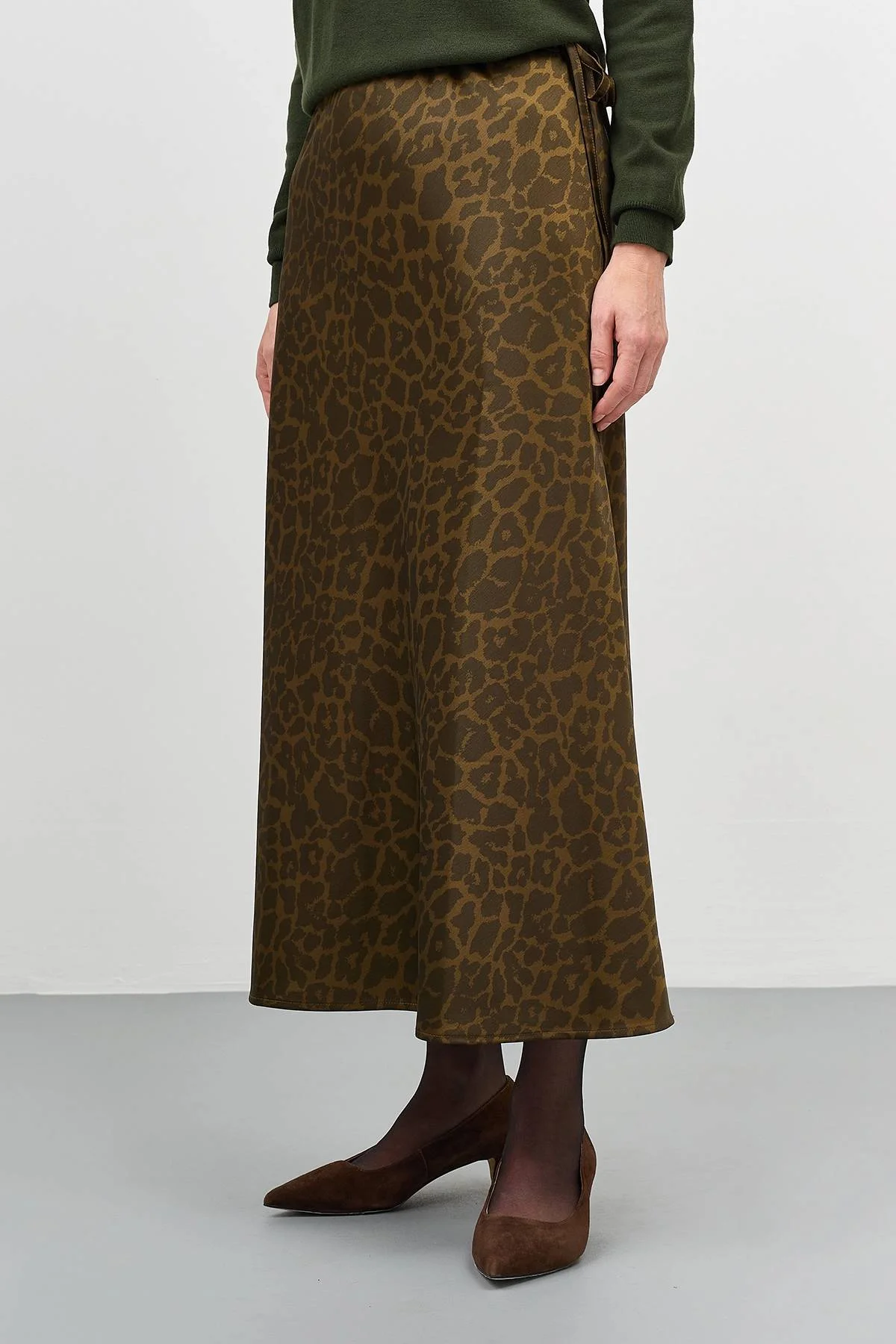 Лимитированная серия сатиновая юбка с анималистичным принтом и ремень, 48