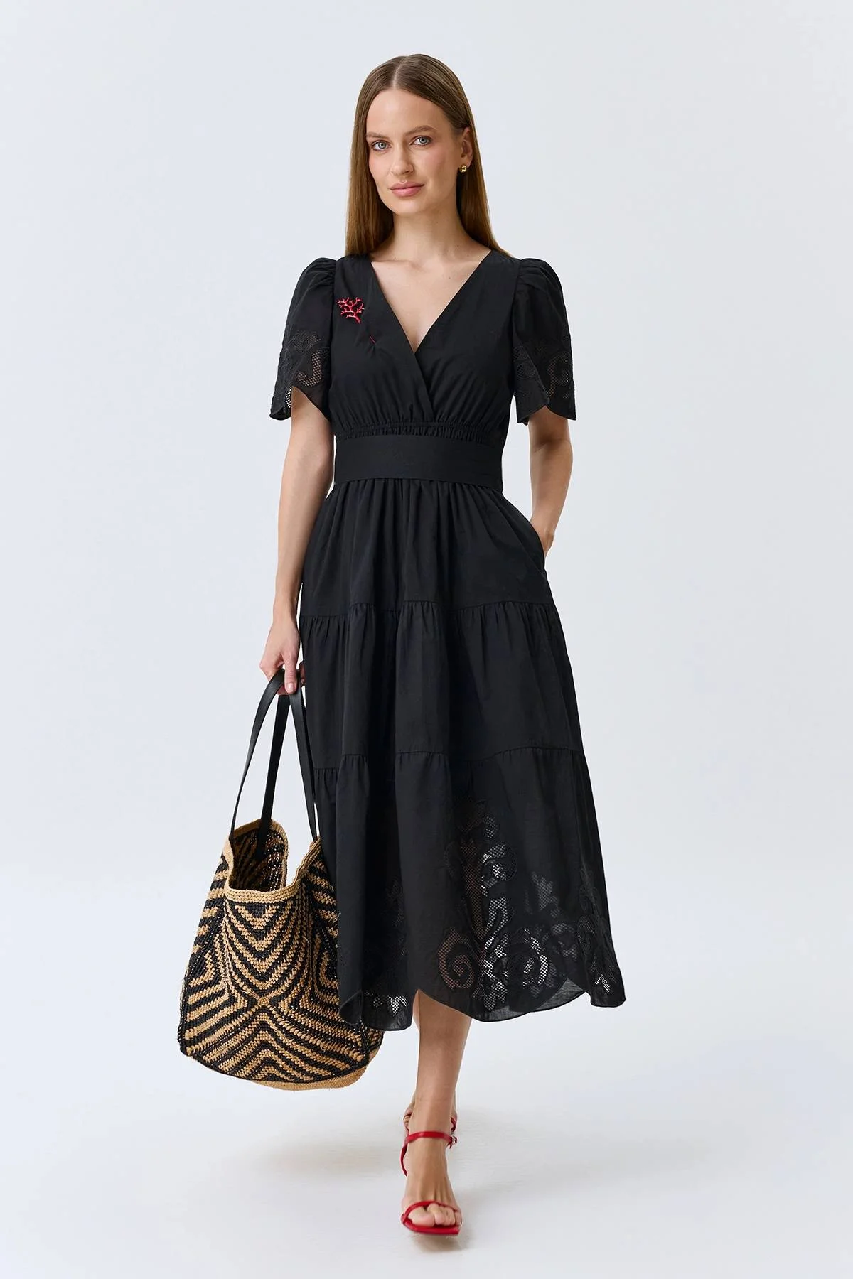 Платье с ажурной вышивкой, 44