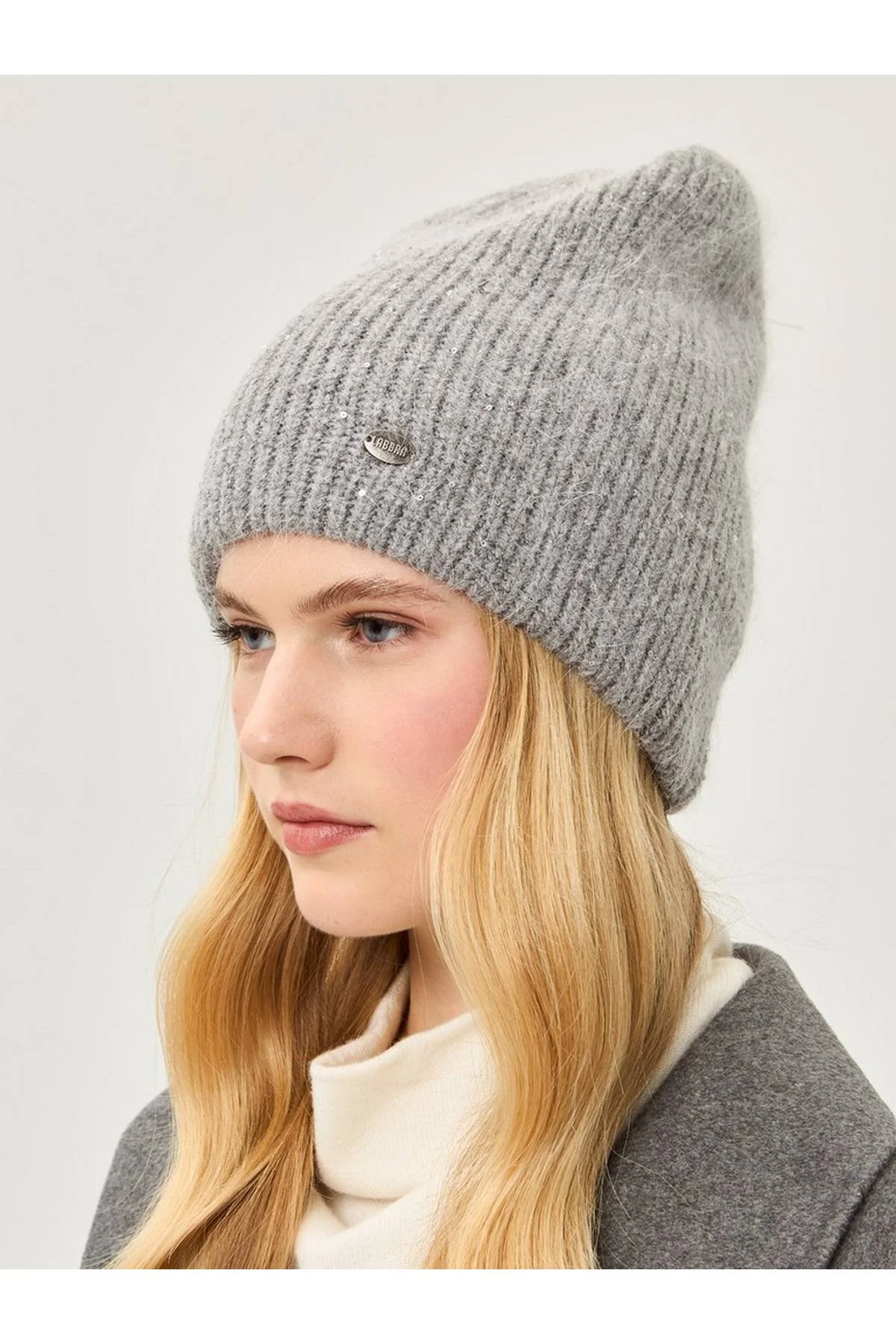 Шапка серая, One