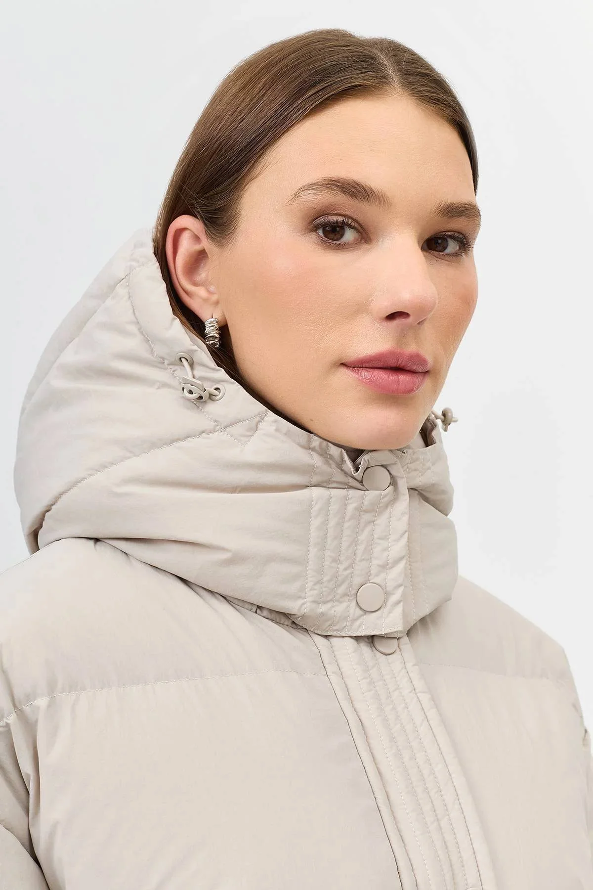 Пуховик с варежками светло-серый, 42