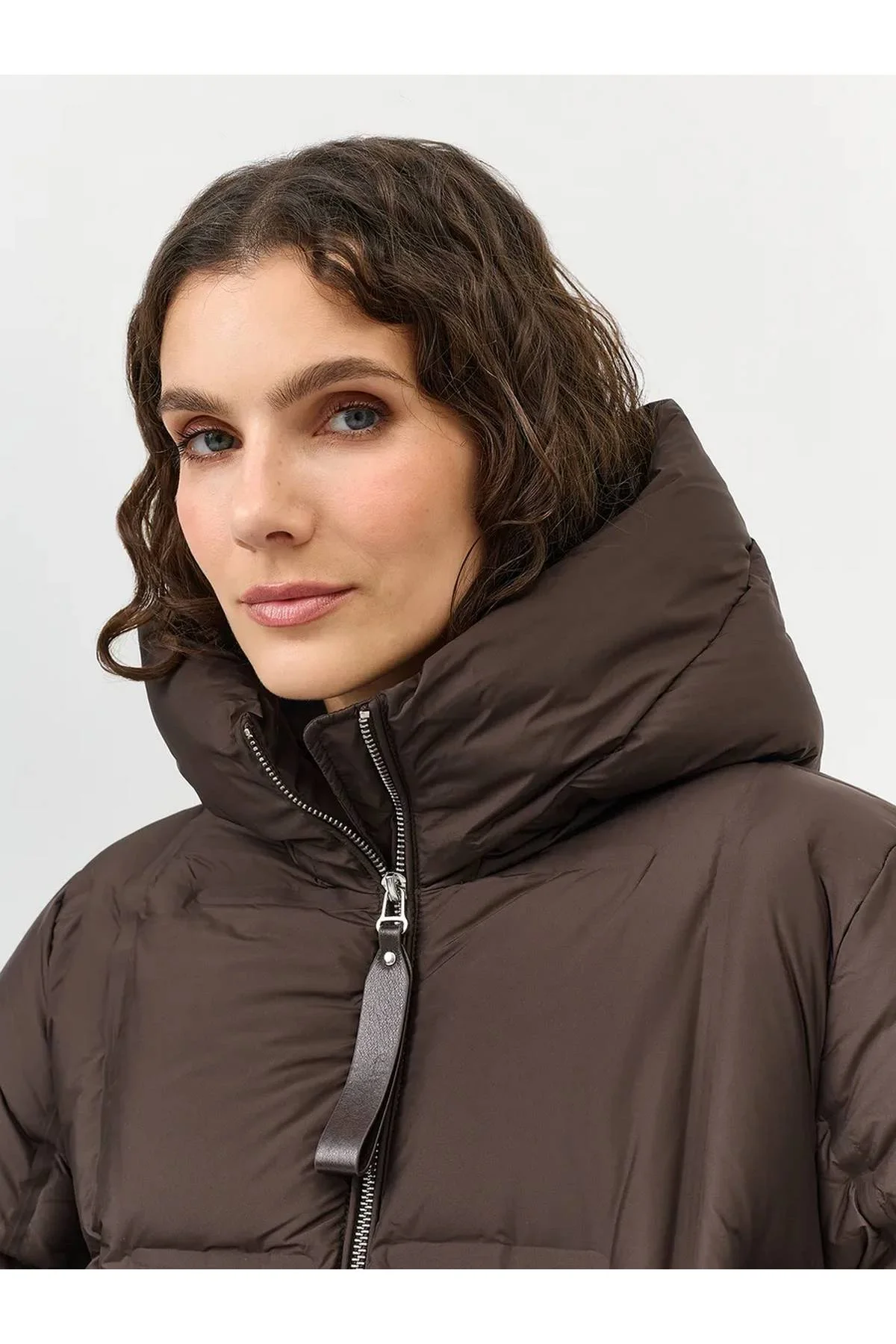 Лимитированная серия легкий пуховик с квадратной стежкой и палантин, 42