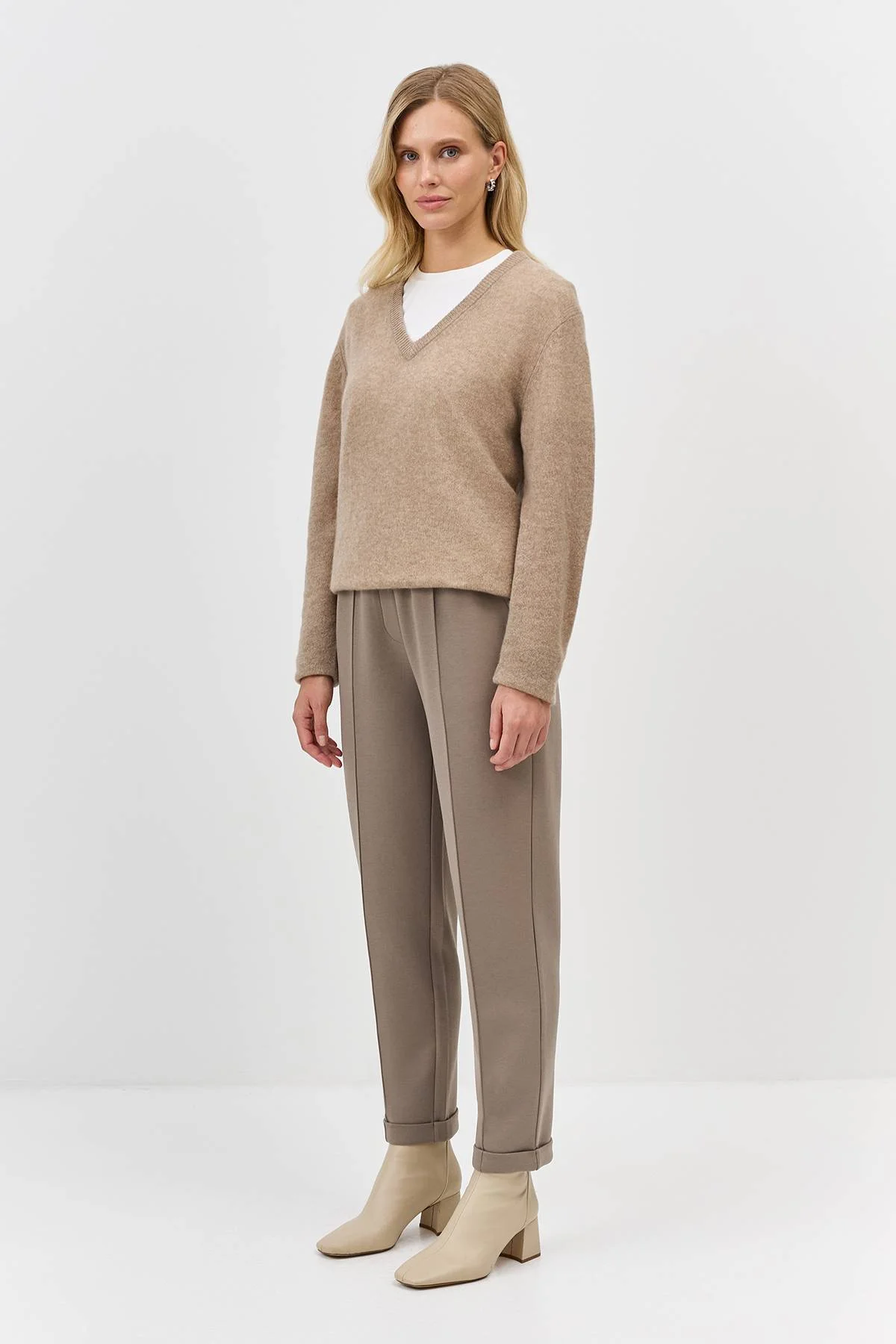 Лимитированная серия джемпер с V-образным вырезом из 100% кашемира и ремень, 40