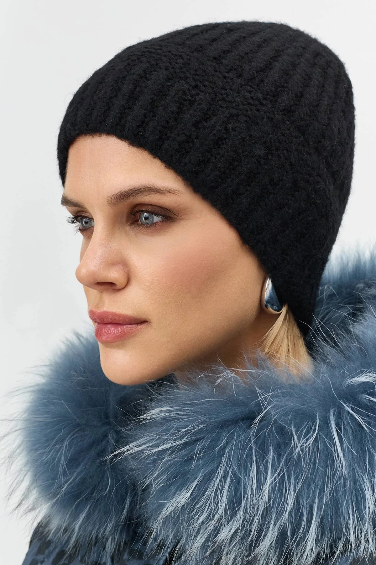 Черная теплая шапка с шерстью, One