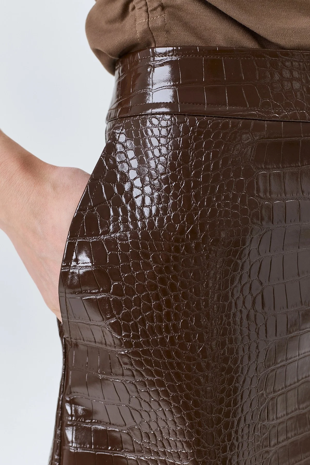 Мини-юбка из фактурной эко кожи, 40