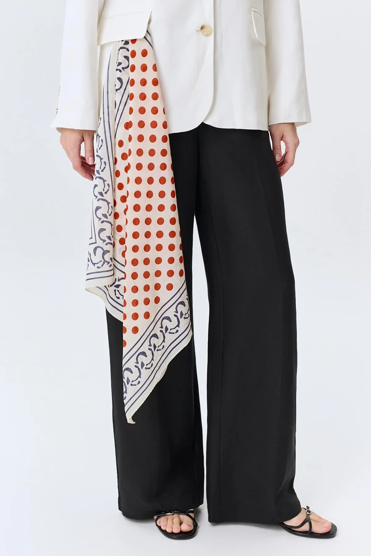 Шейный платок в яркий горошек, One