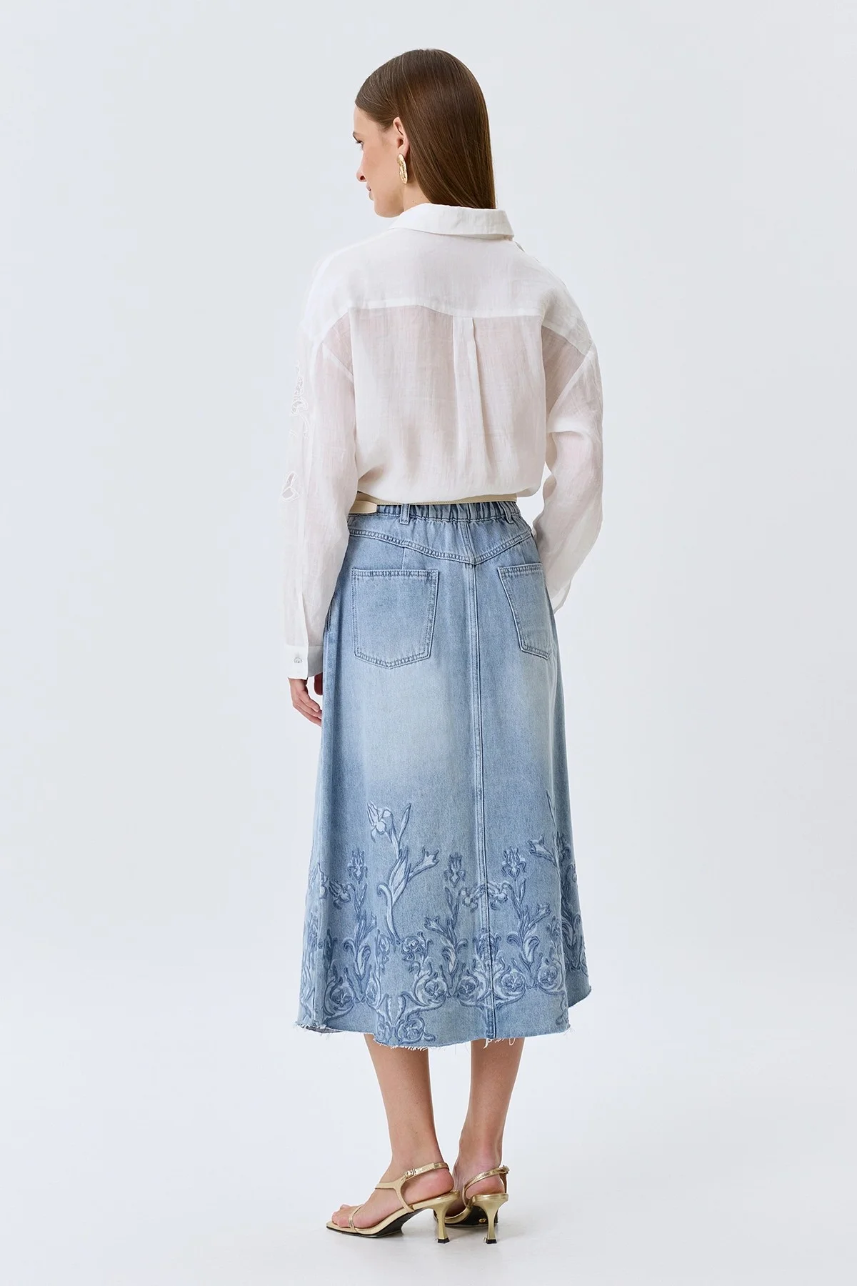 Джинсовая юбка с цветочной вышивкой, 40