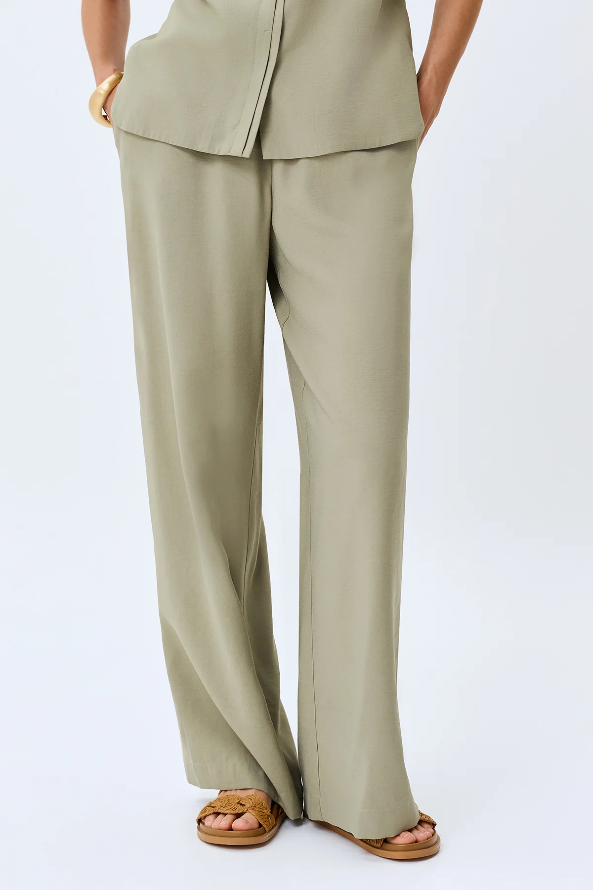 Свободные брюки с широкими отворотами, 44