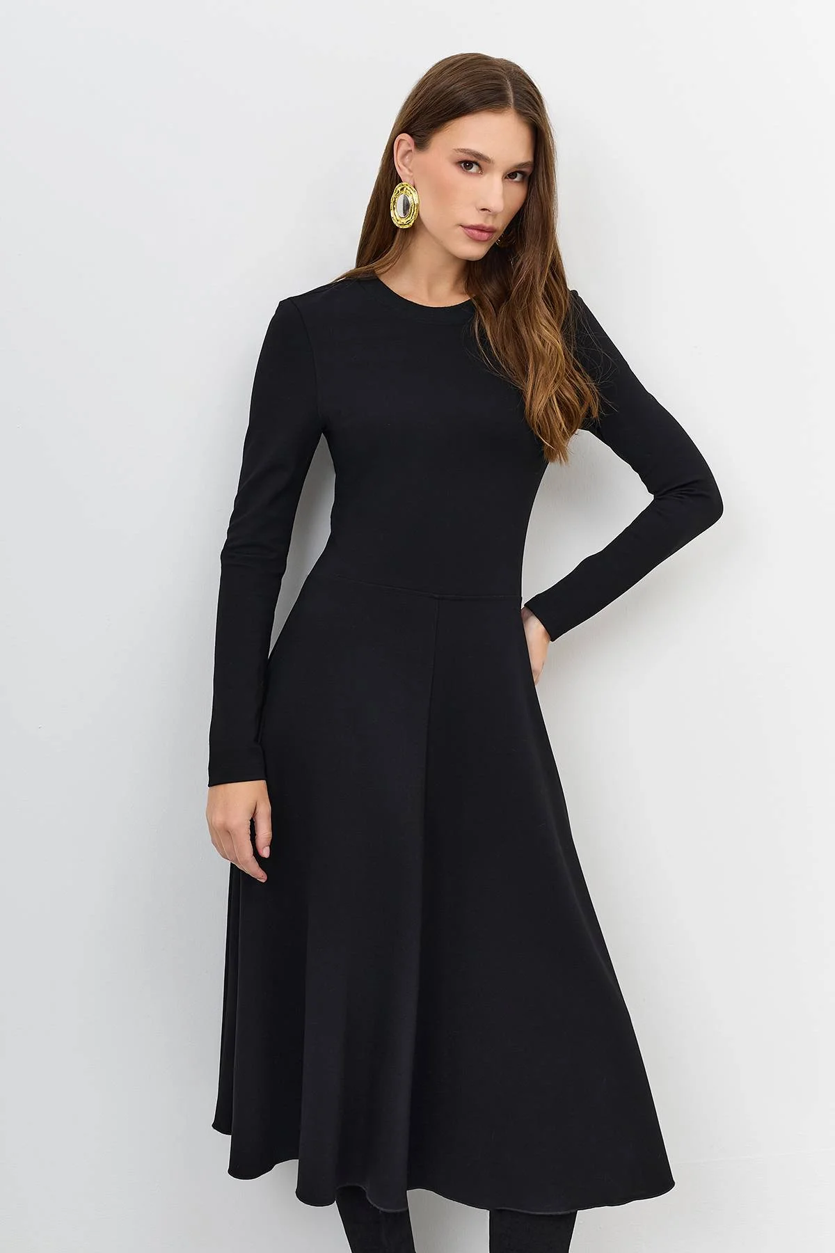 Лимитированная серия приталенное трикотажное платье и ремень, 50