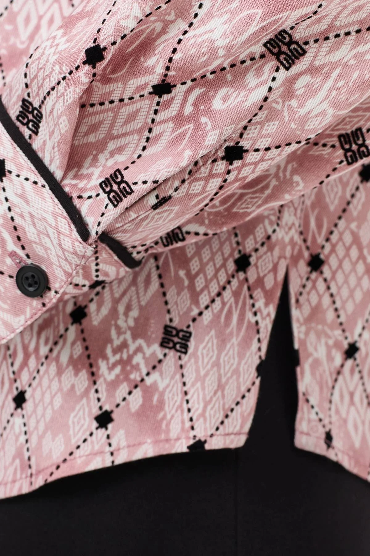 Блузка из вискозы с брендированным принтом, 38