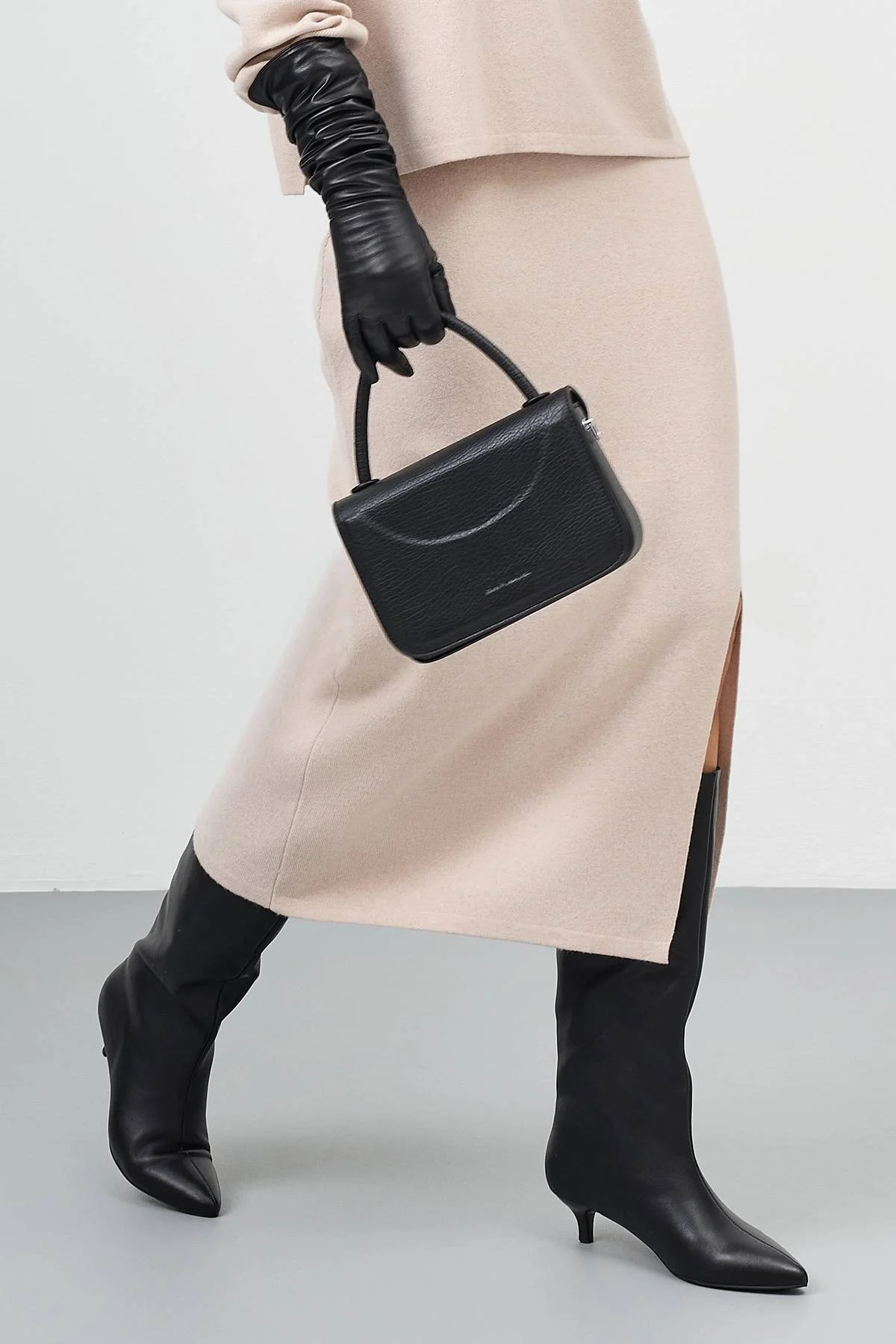 Светлая вязаная юбка-карандаш, 42