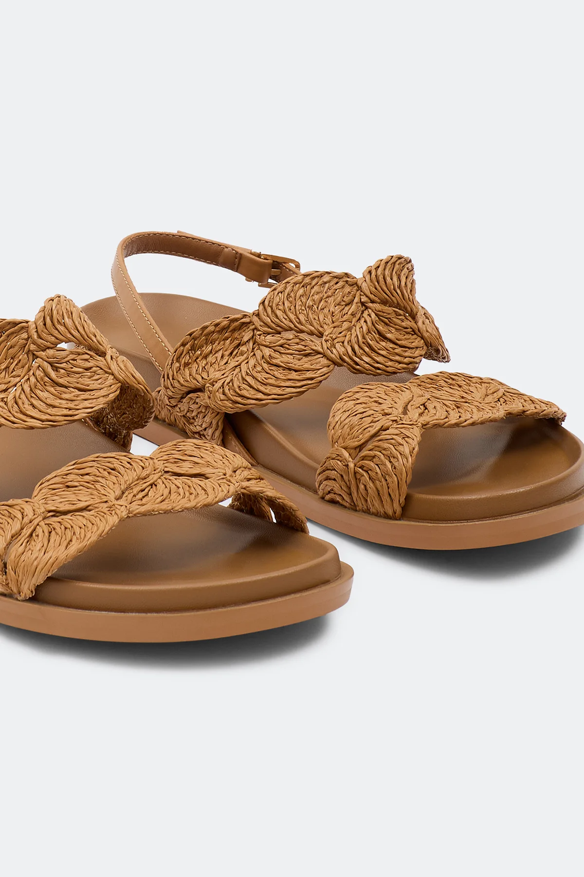 Босоножки из натуральной кожи с акцентным плетением, 40