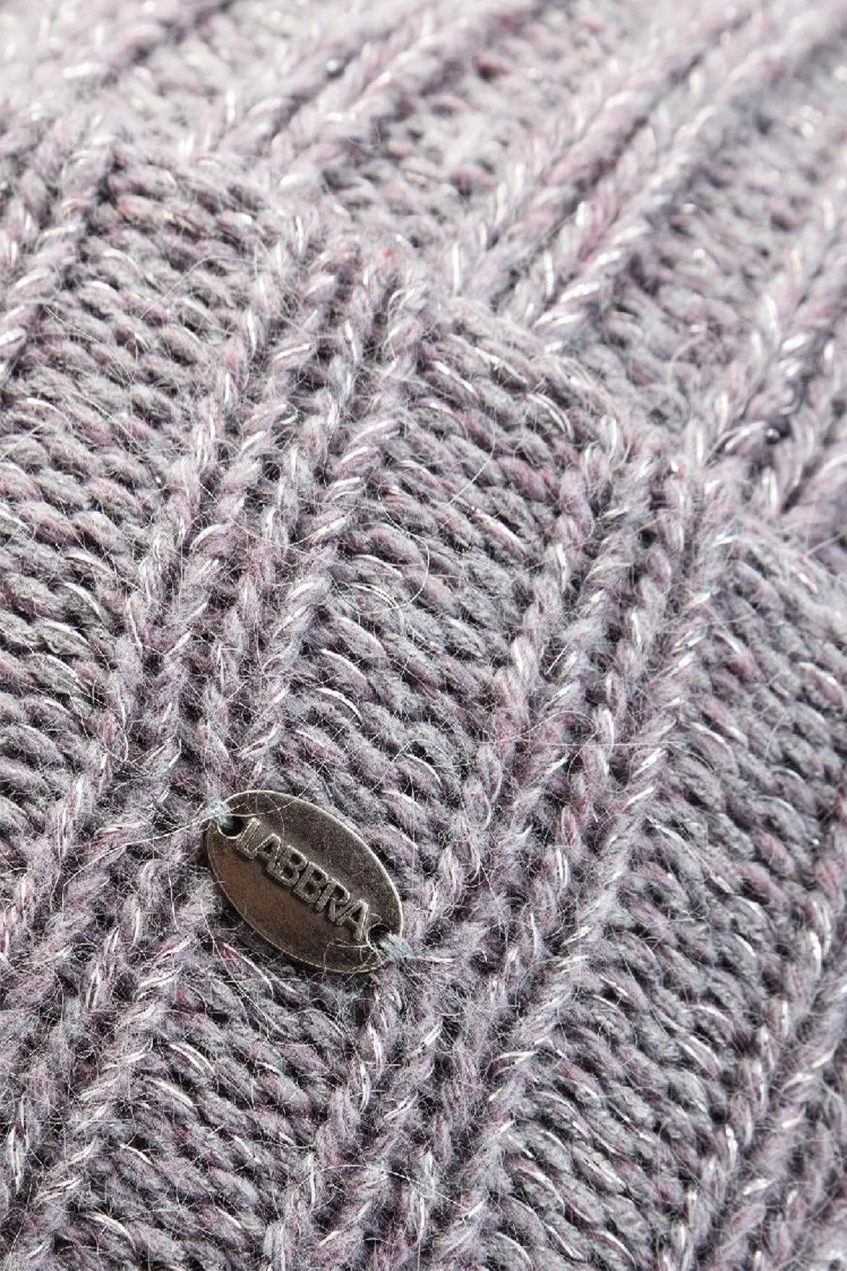 Шапка бини с широким отворотом и люрексом в зелено-белом цвете, 57р