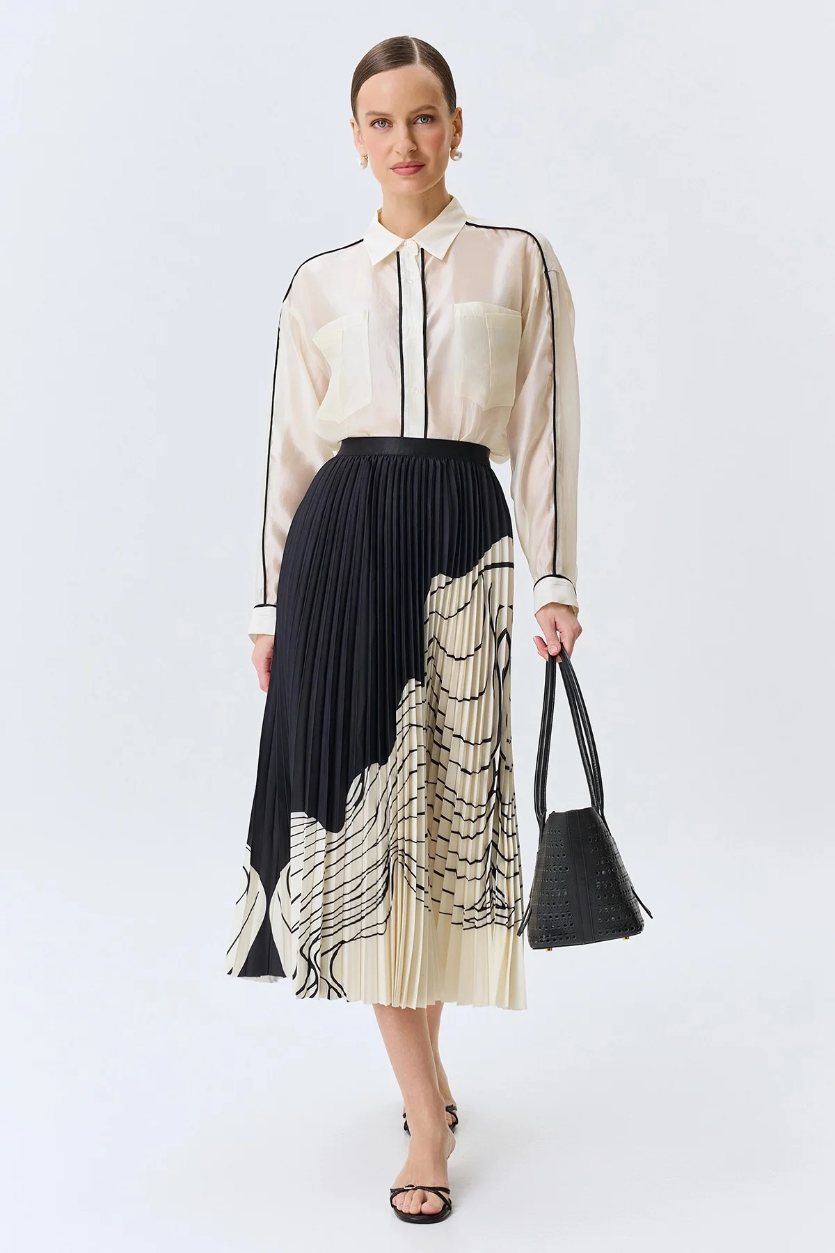 Полупрозрачная блузка с контрастными кантами, 42