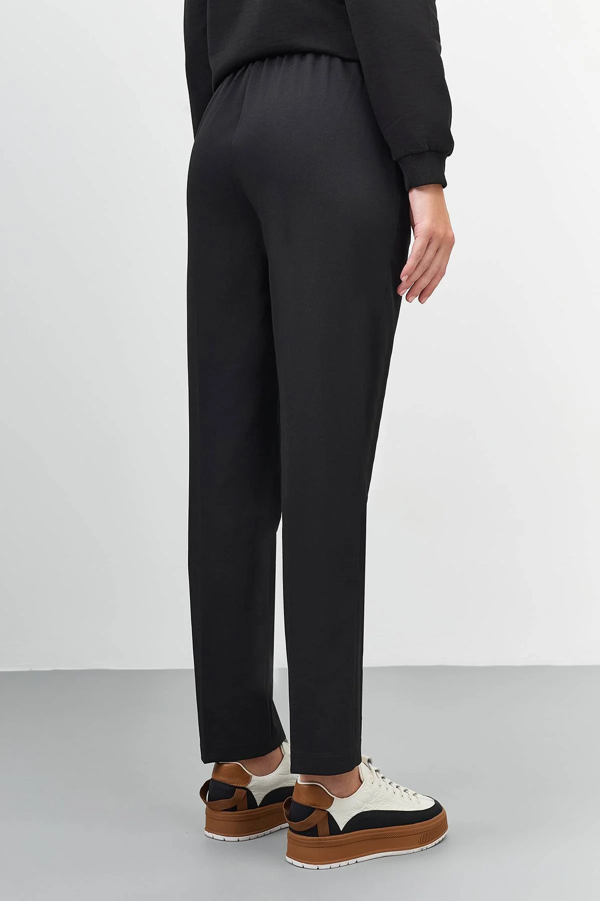 Черные брюки с карманами, 42