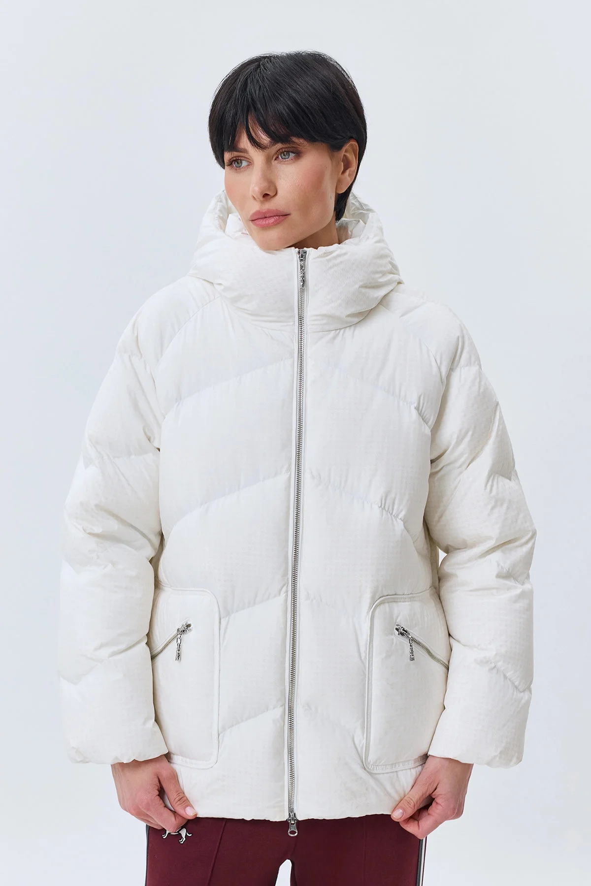 Oversize пуховик белый с деликатным блеском, 46