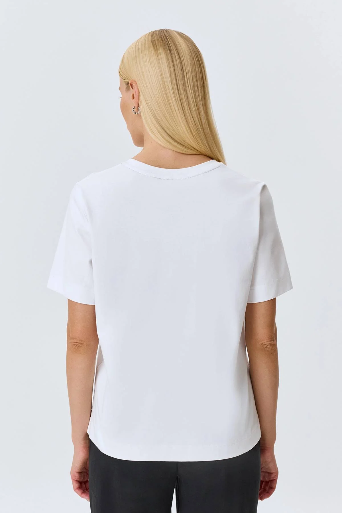 Футболка с контрастными мерцающими стразами, 36