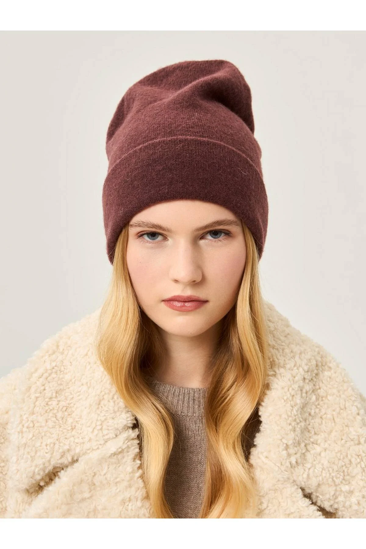 Шапка махагон, One