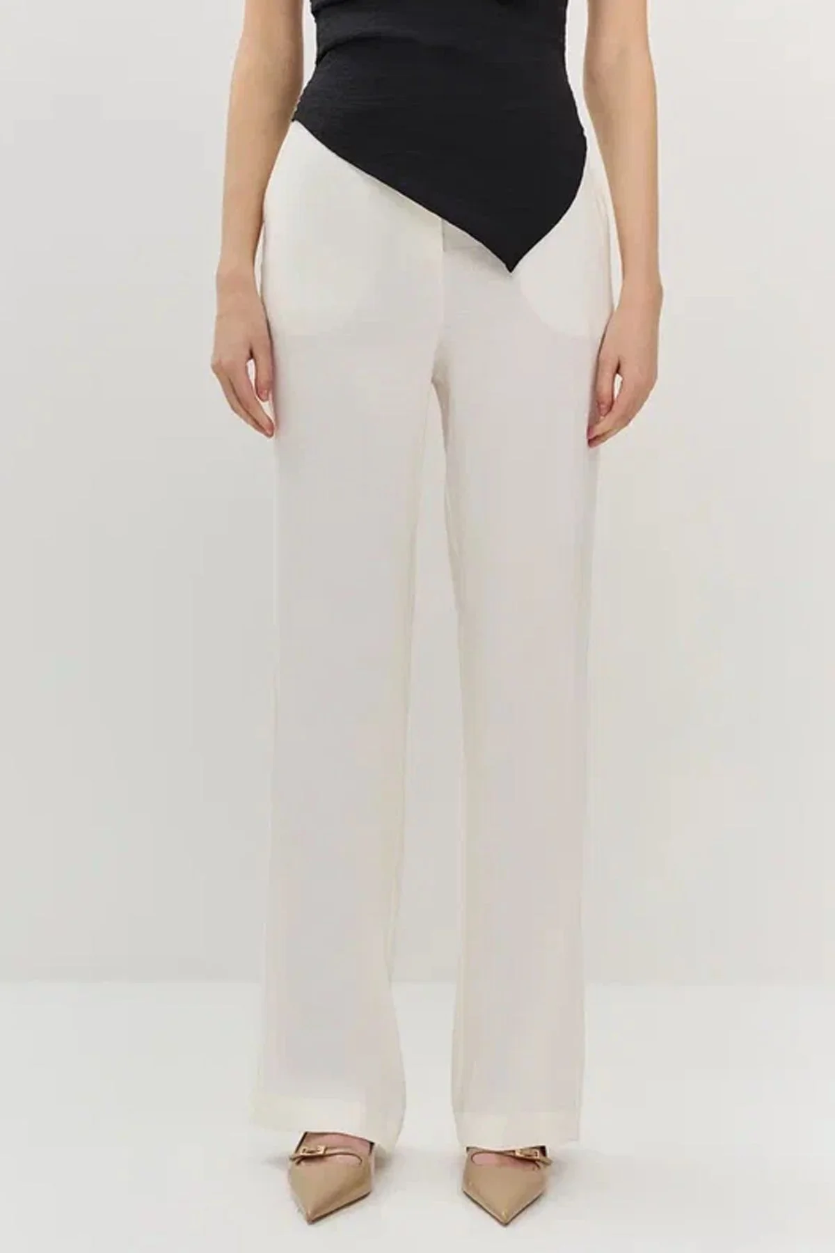 Прямые брюки молочного цвета со шлёвками, 48р