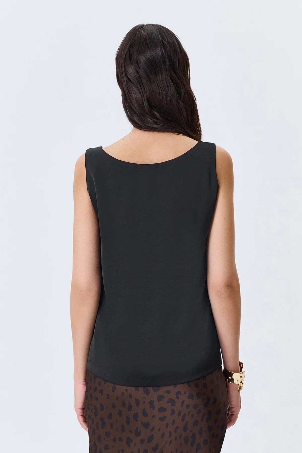 Черный свободный сатиновый топ, 46