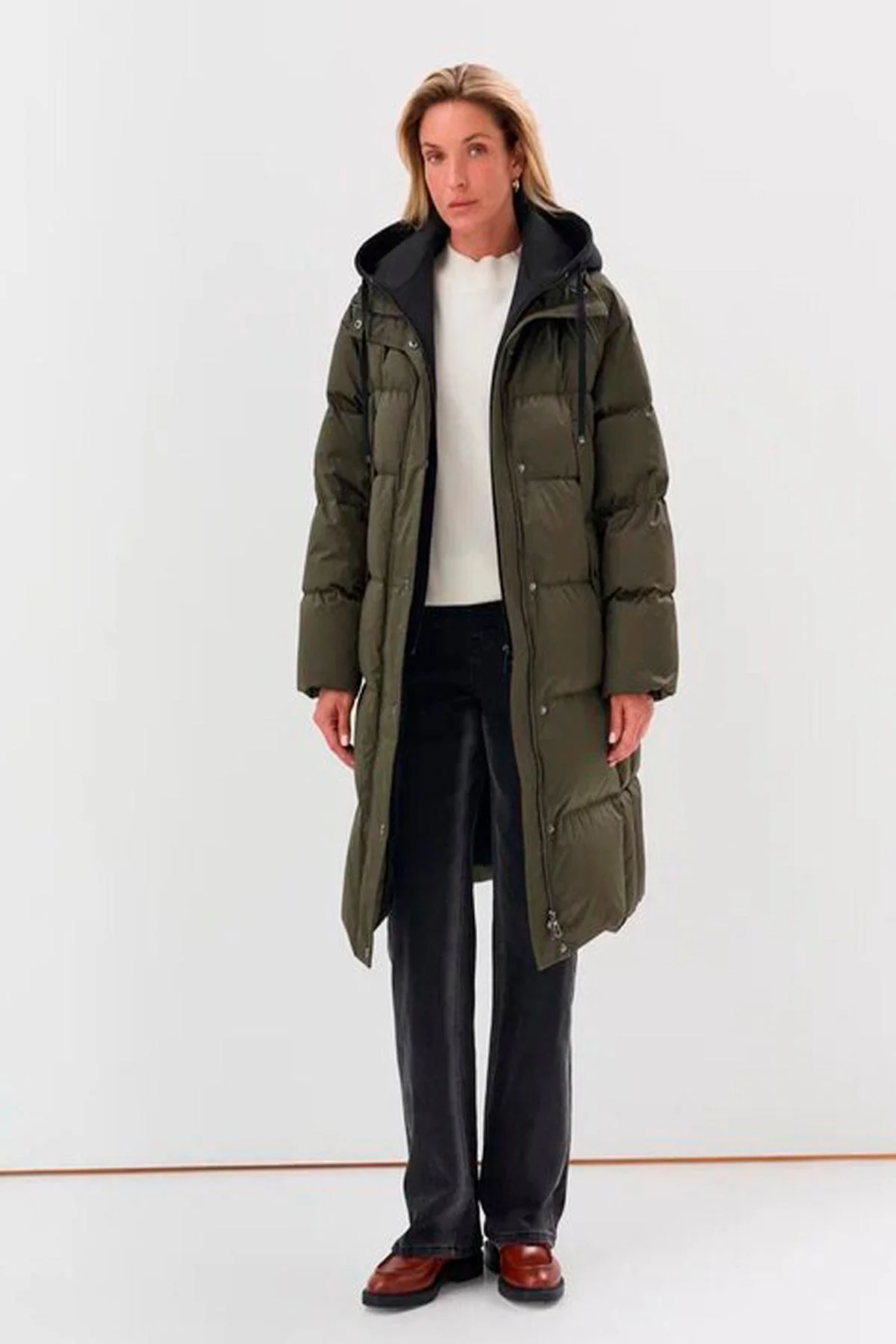 Пальто на натуральном утеплителе с внутренней манишкой, 52р