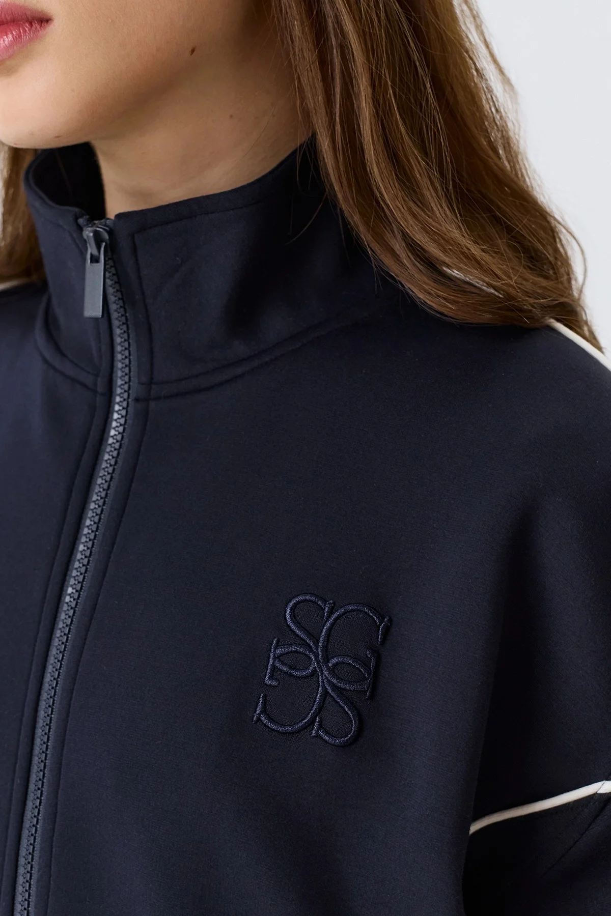 Трикотажный бомбер в спортивном стиле, 46