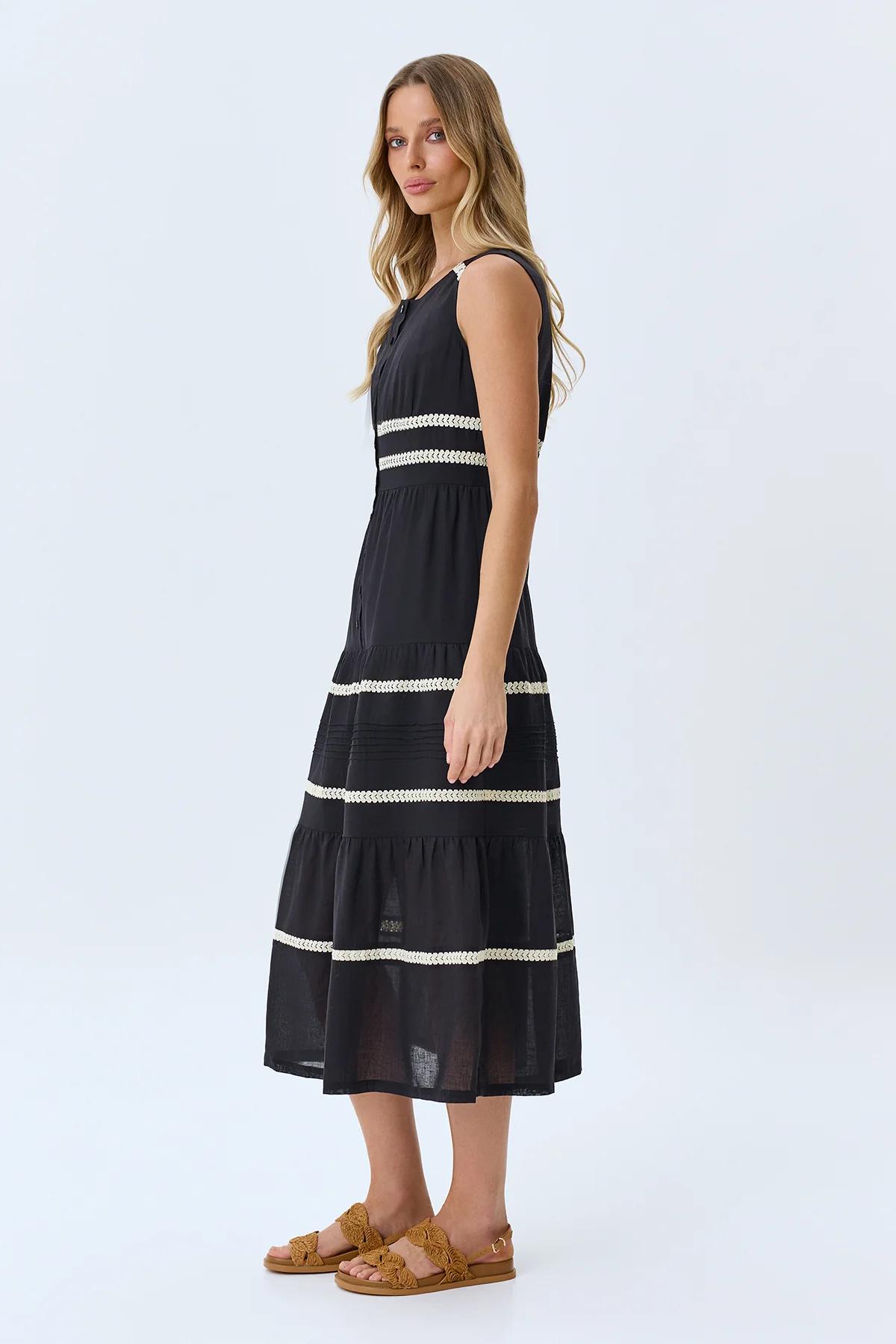 Платье из тенселя с ярусными оборками, 50