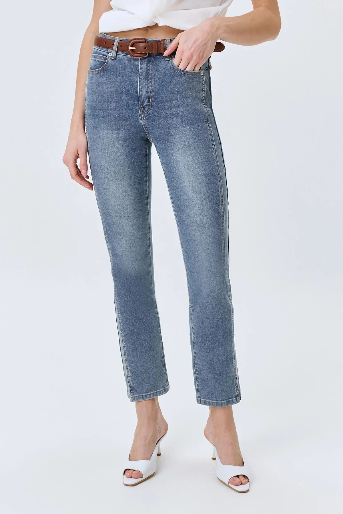 Джинсы slim fit с акцентными швами, 44