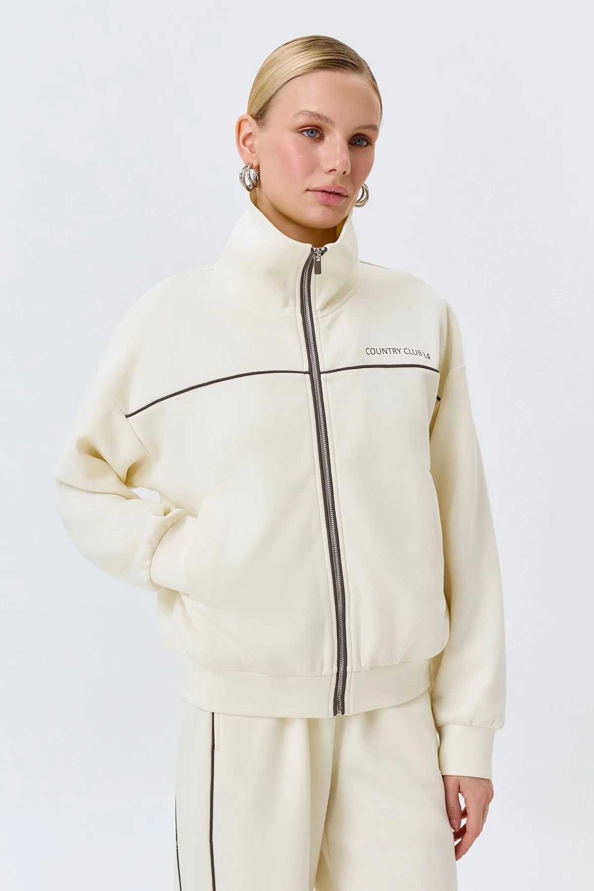 Трикотажный бомбер в спортивном стиле, 48