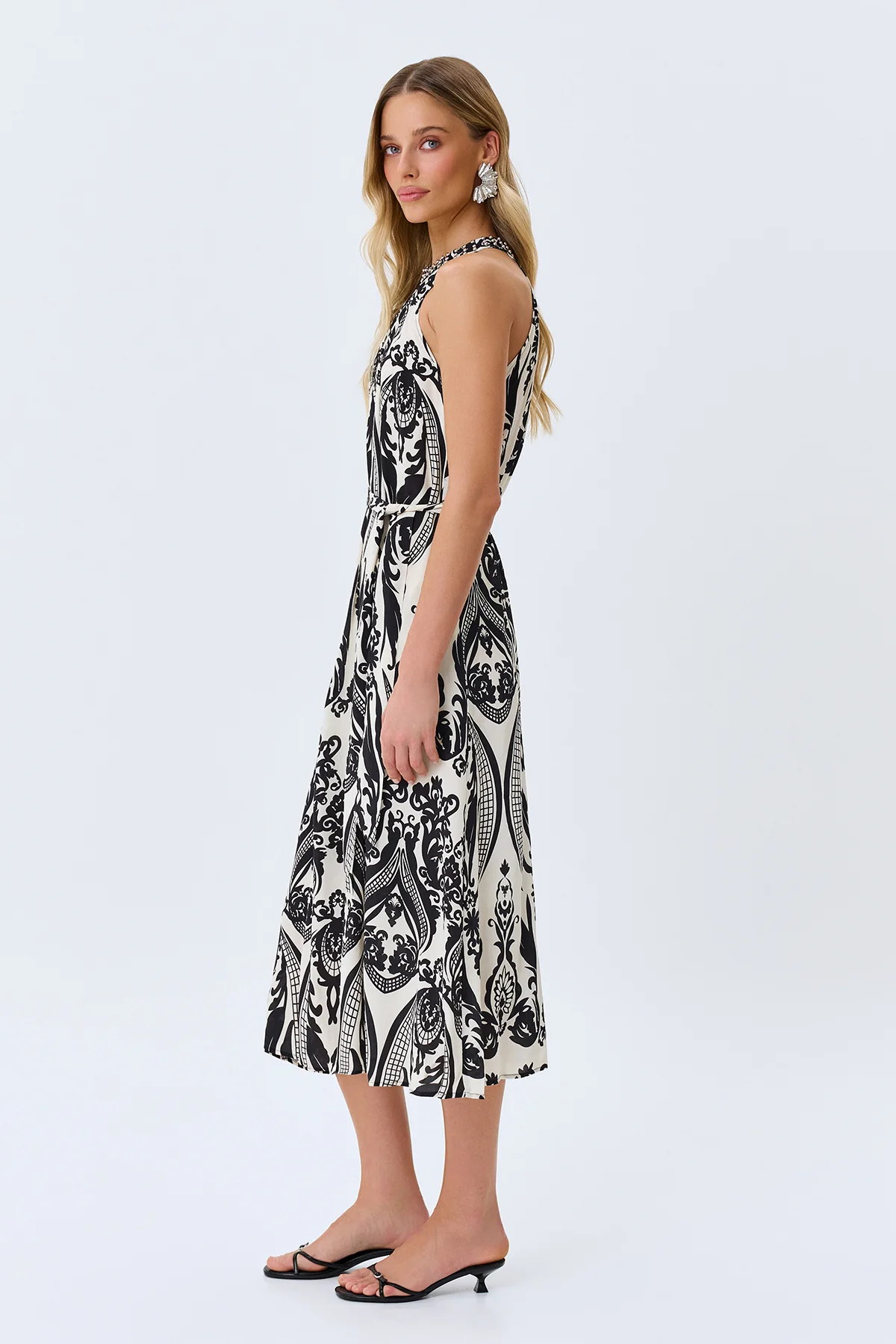 Платье нарядное летнее c поясом, 40